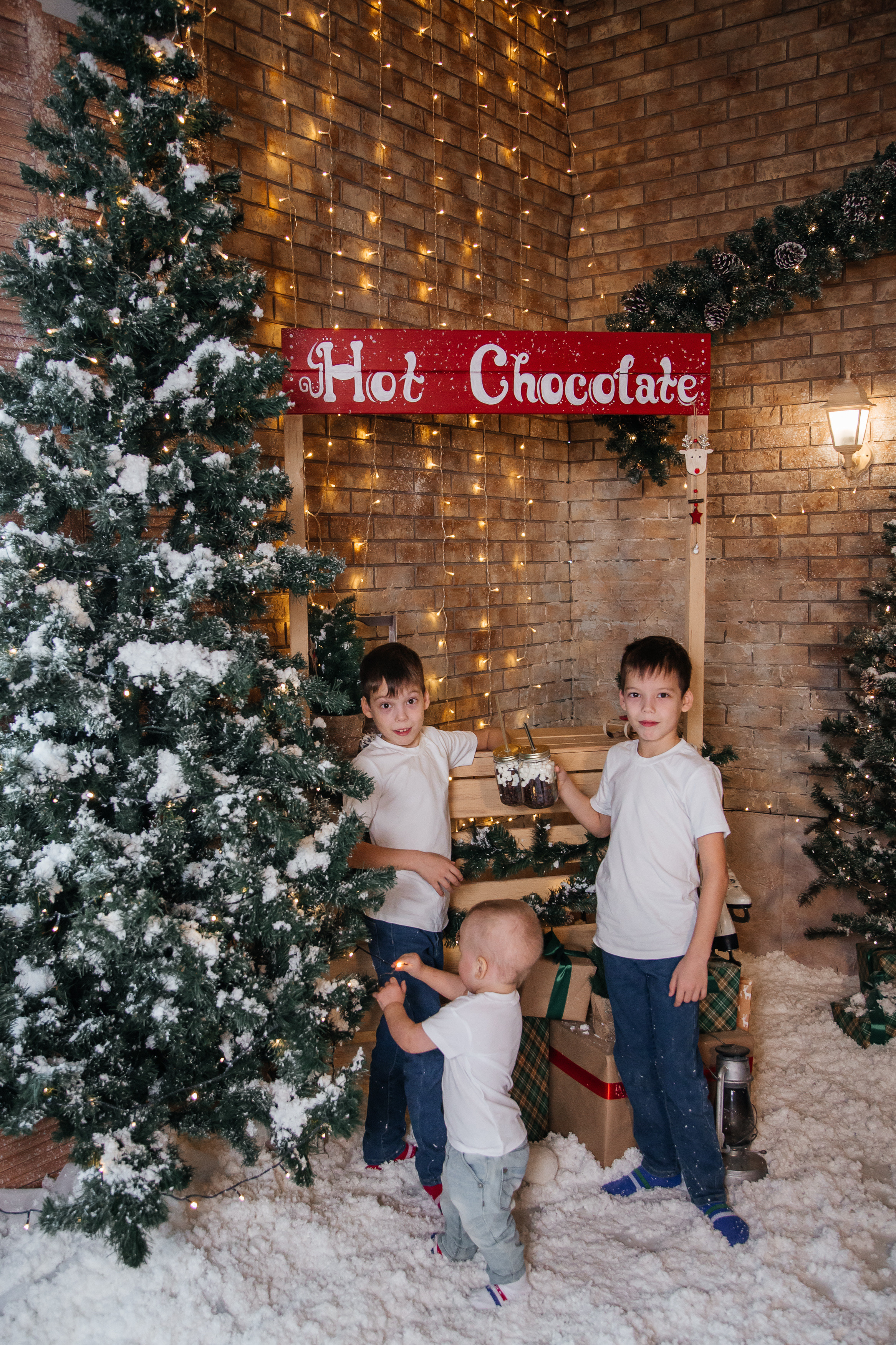 Семейная фотосессия в фотостудии Зазеркалье. Свадебный и семейный фотограф в Новосибирске Ирина Дорошкова