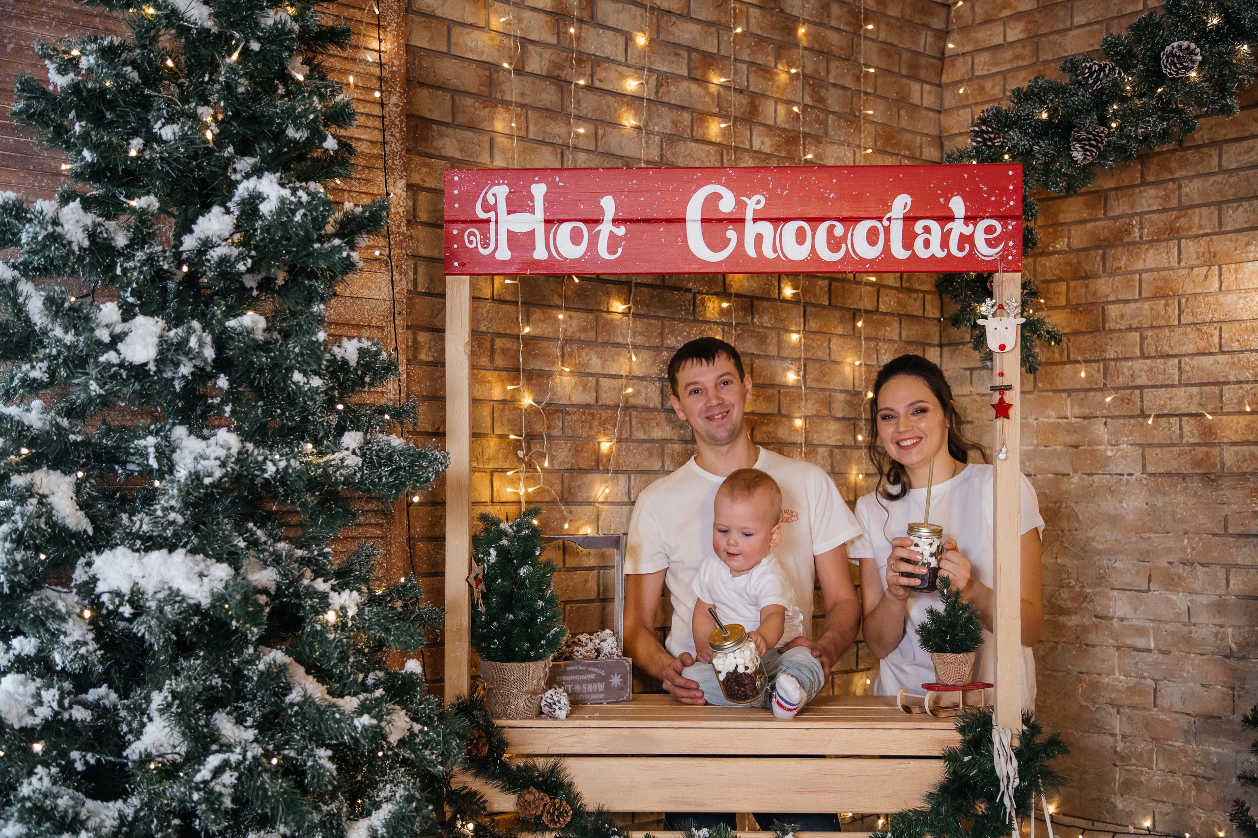 Семейная фотосессия в фотостудии Зазеркалье. Свадебный и семейный фотограф в Новосибирске Ирина Дорошкова