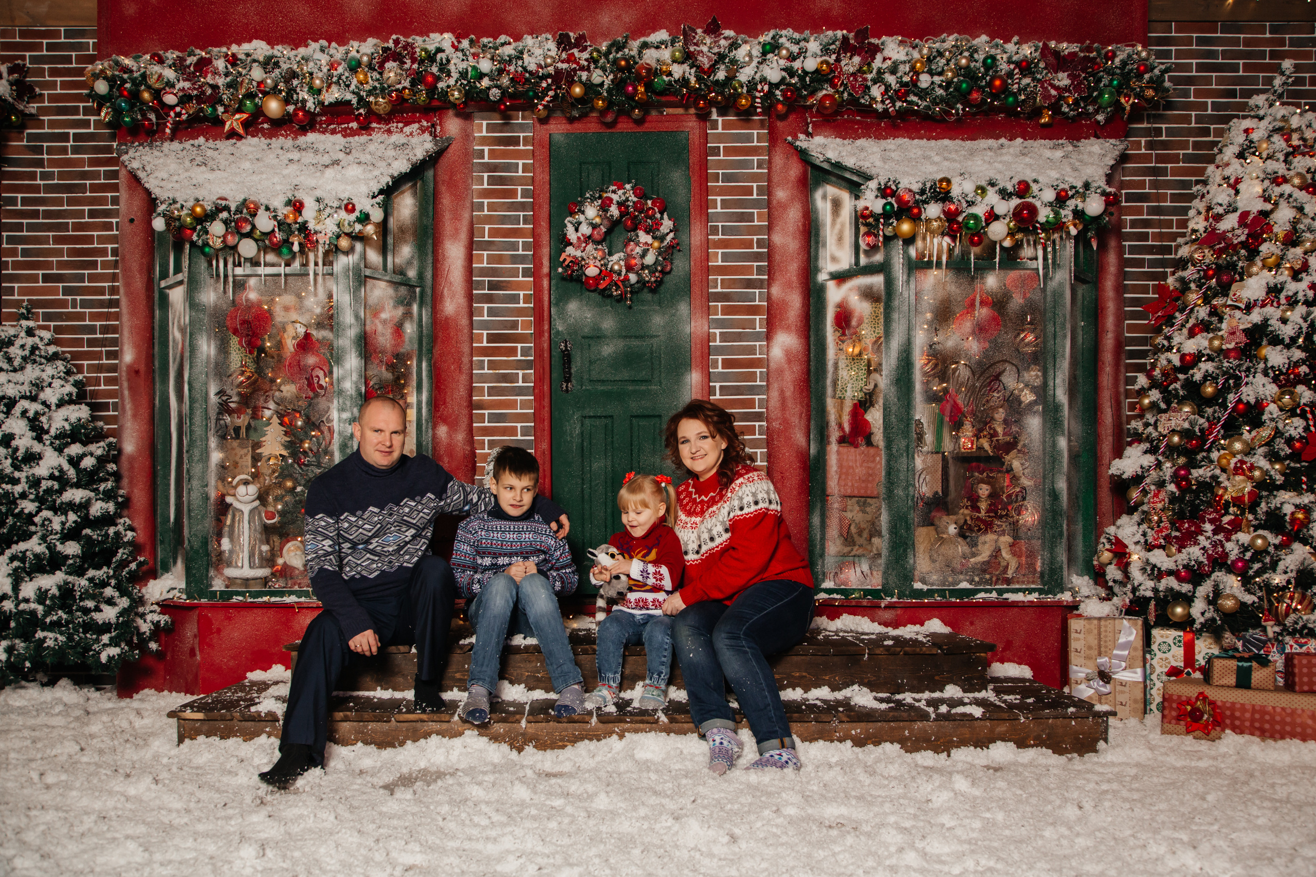 Семейная фотосессия в студии Роял. Свадебный и семейный фотограф в Новосибирске Ирина Дорошкова
