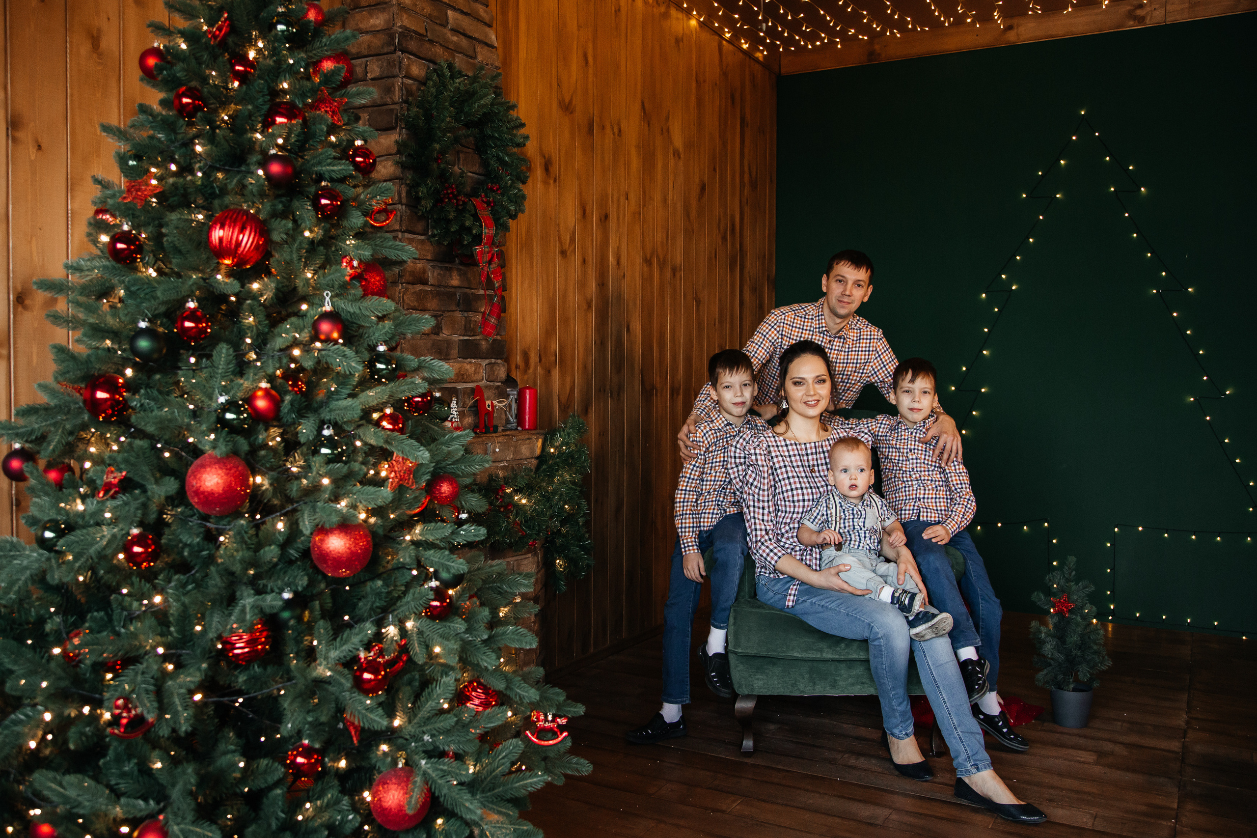 Семейная фотосессия в фотостудии Зазеркалье. Свадебный и семейный фотограф в Новосибирске Ирина Дорошкова