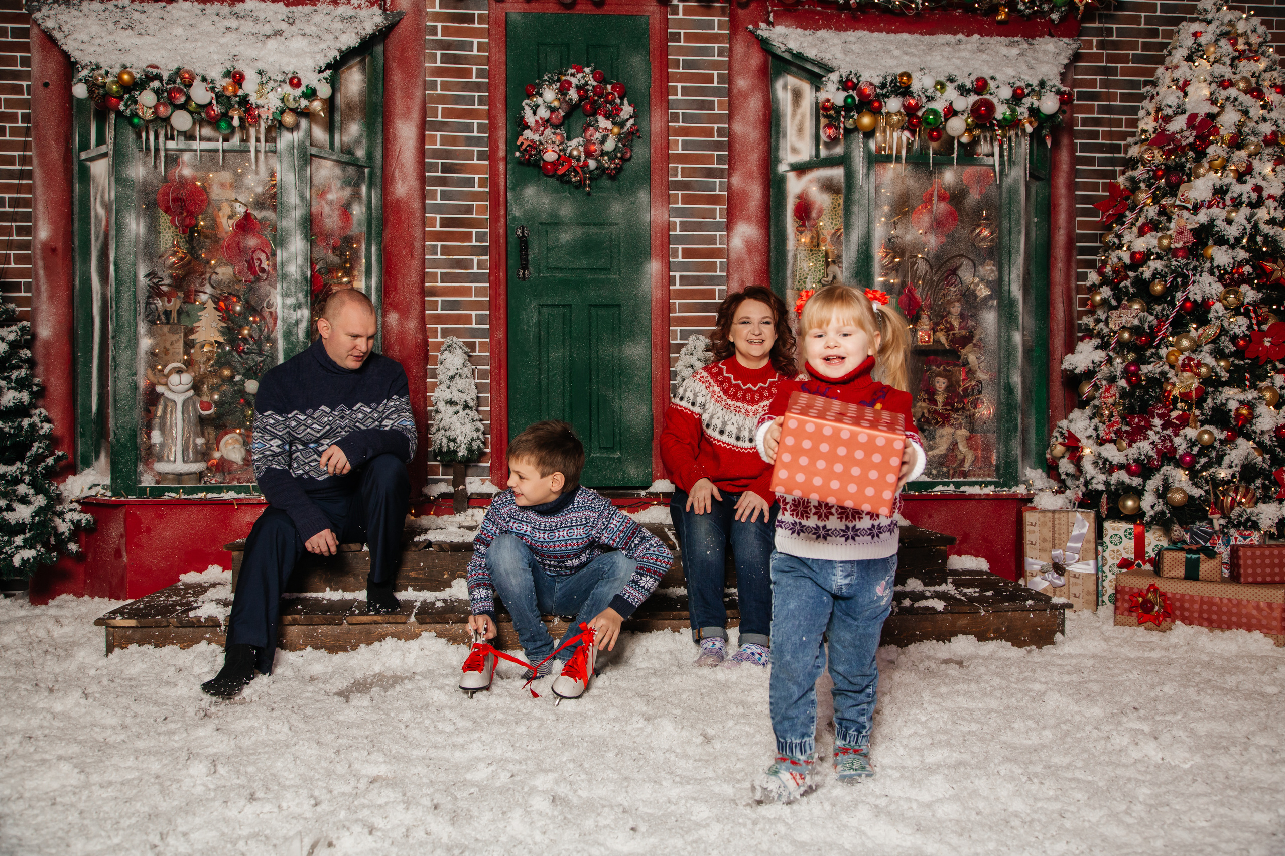 Семейная фотосессия в студии Роял. Свадебный и семейный фотограф в Новосибирске Ирина Дорошкова