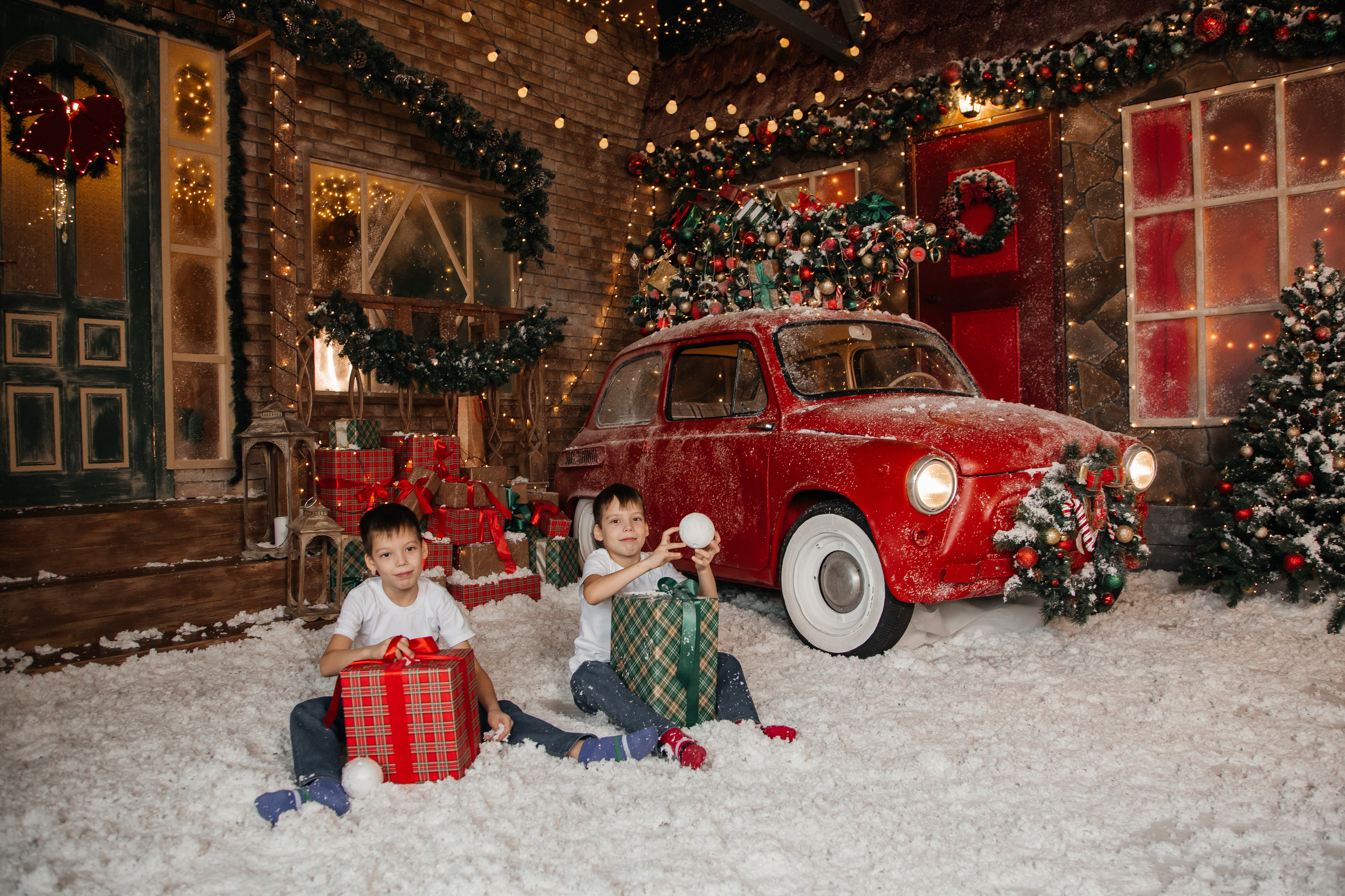 Семейная фотосессия в фотостудии Зазеркалье. Свадебный и семейный фотограф в Новосибирске Ирина Дорошкова