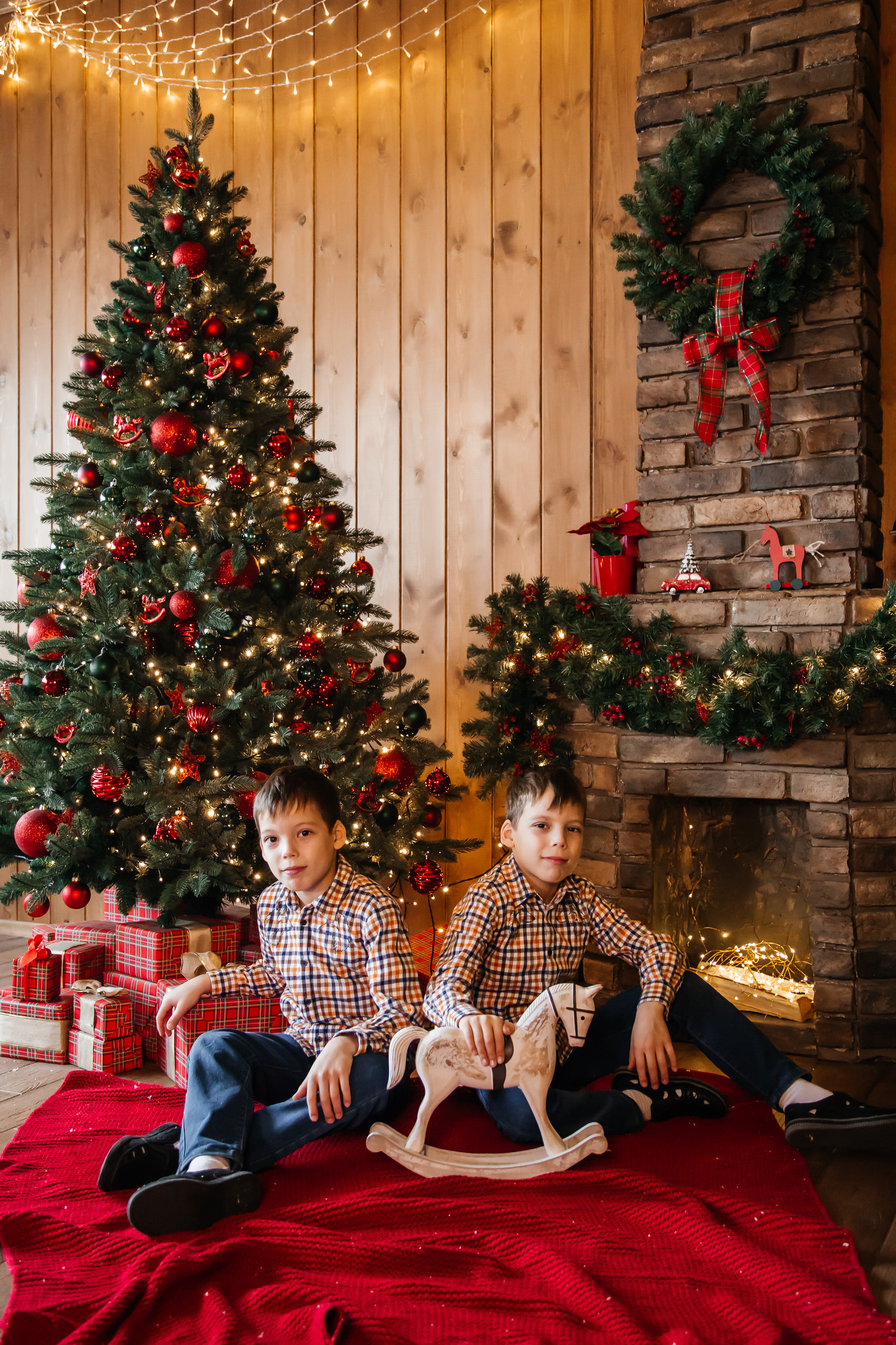 Семейная фотосессия в фотостудии Зазеркалье. Свадебный и семейный фотограф в Новосибирске Ирина Дорошкова