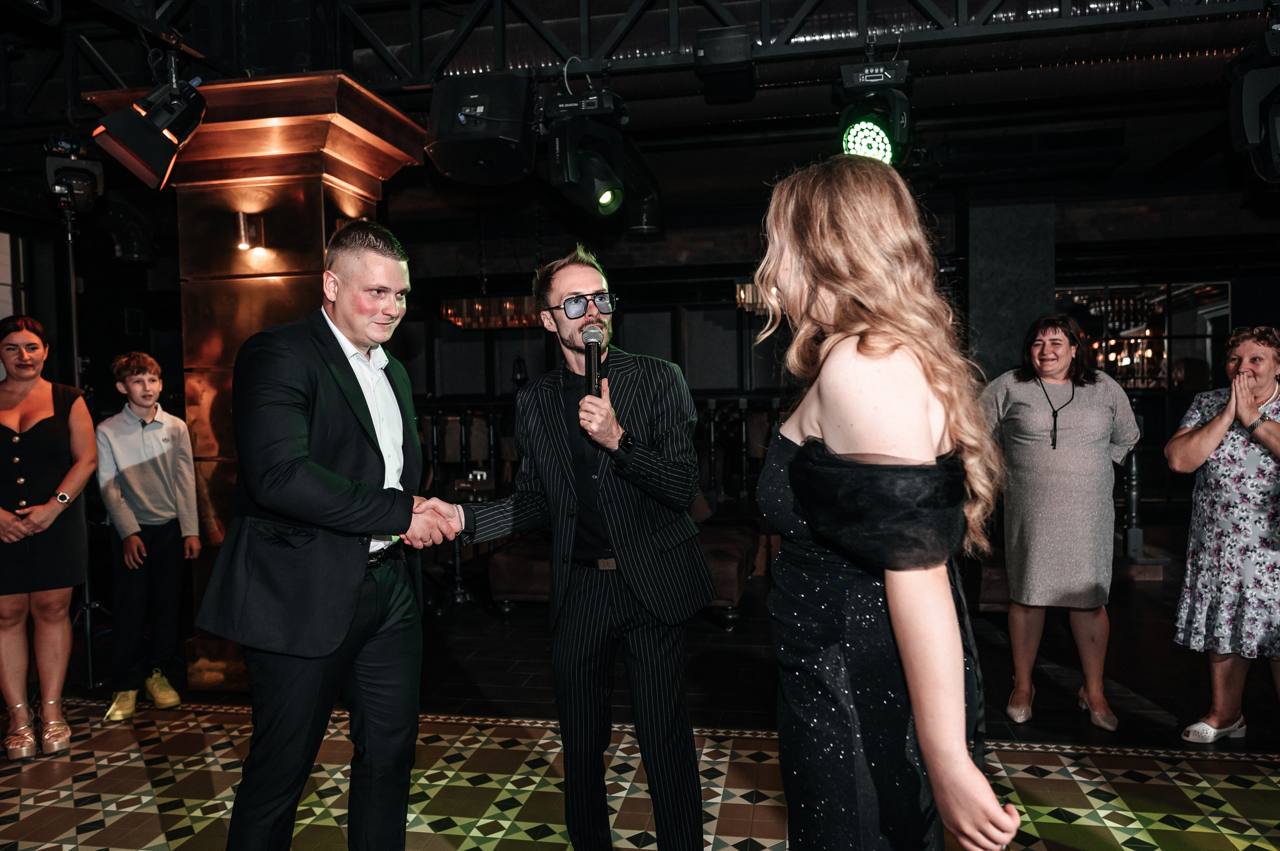 Даниил и Валерия. Черная утка. Полный день. Фотограф Екатерина Бочарникова