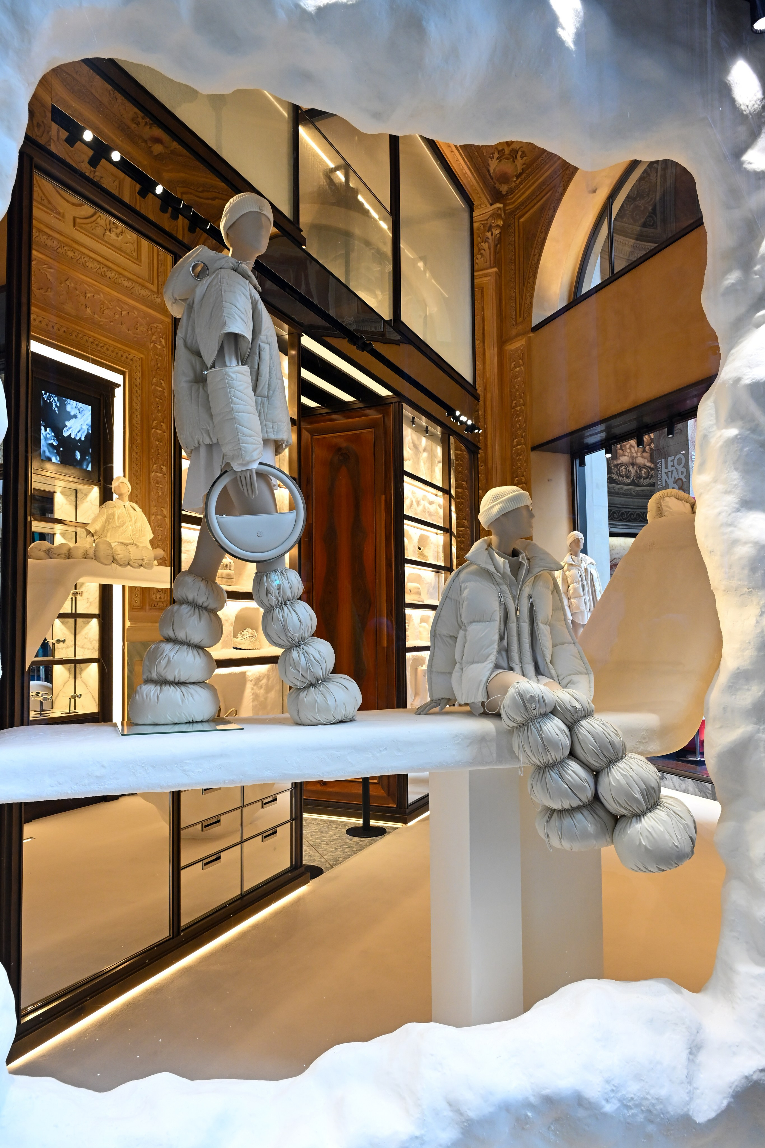 Milano: Navigli, City, Trams. Фотограф Минск