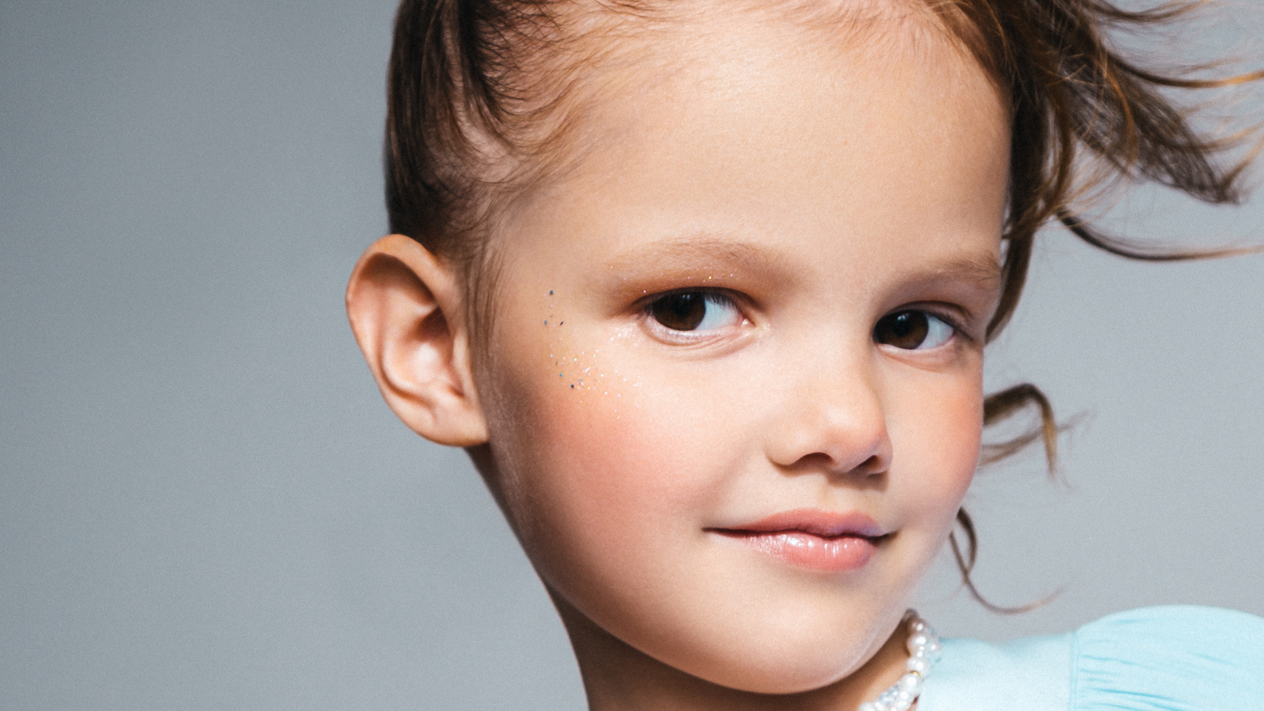 Красивая съёмка для бренда небанальных украшений. Света Полетаева Москва