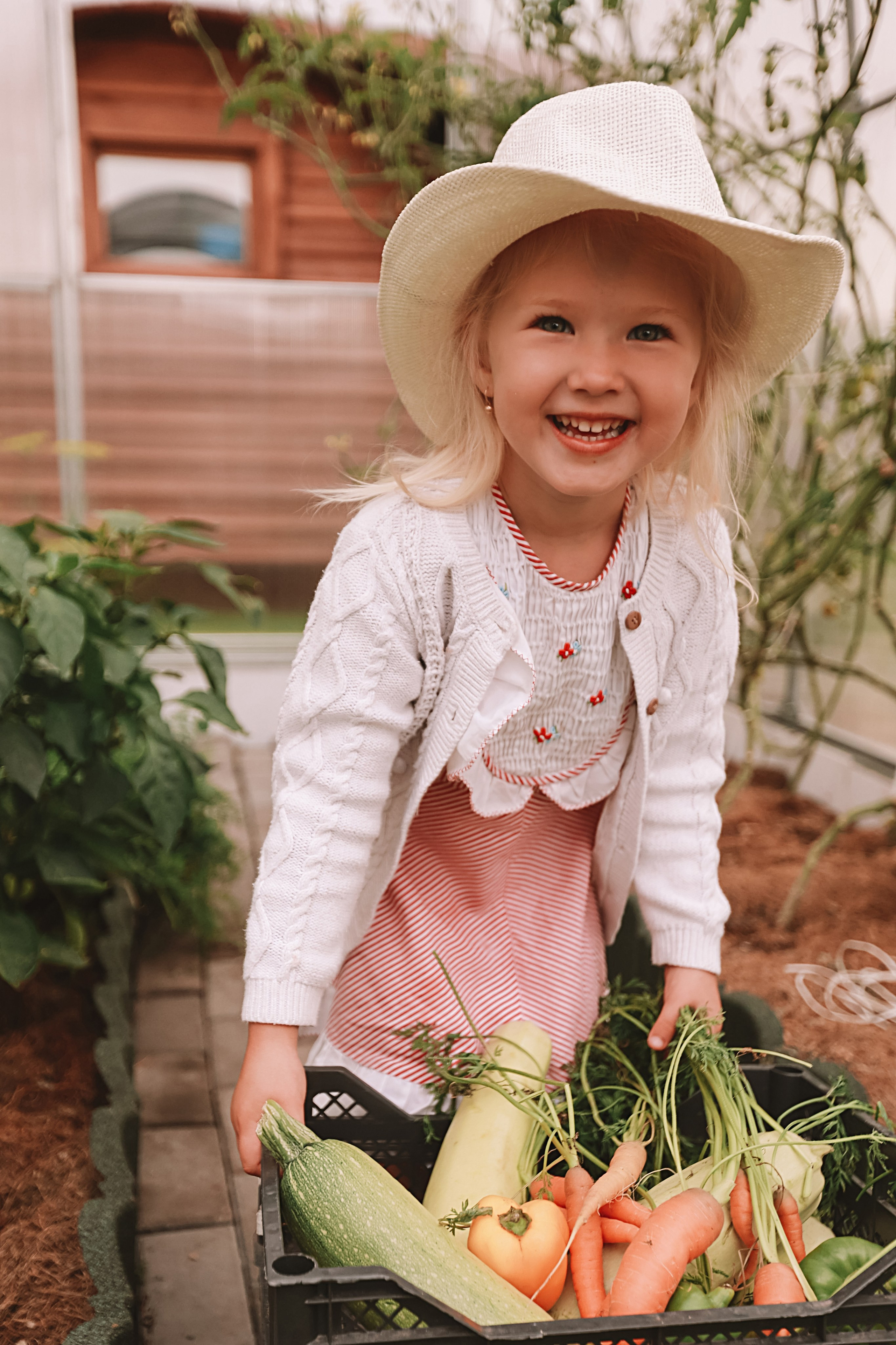 У дома. Семейный фотограф Тюмень, фотограф на роды Салмина Мария