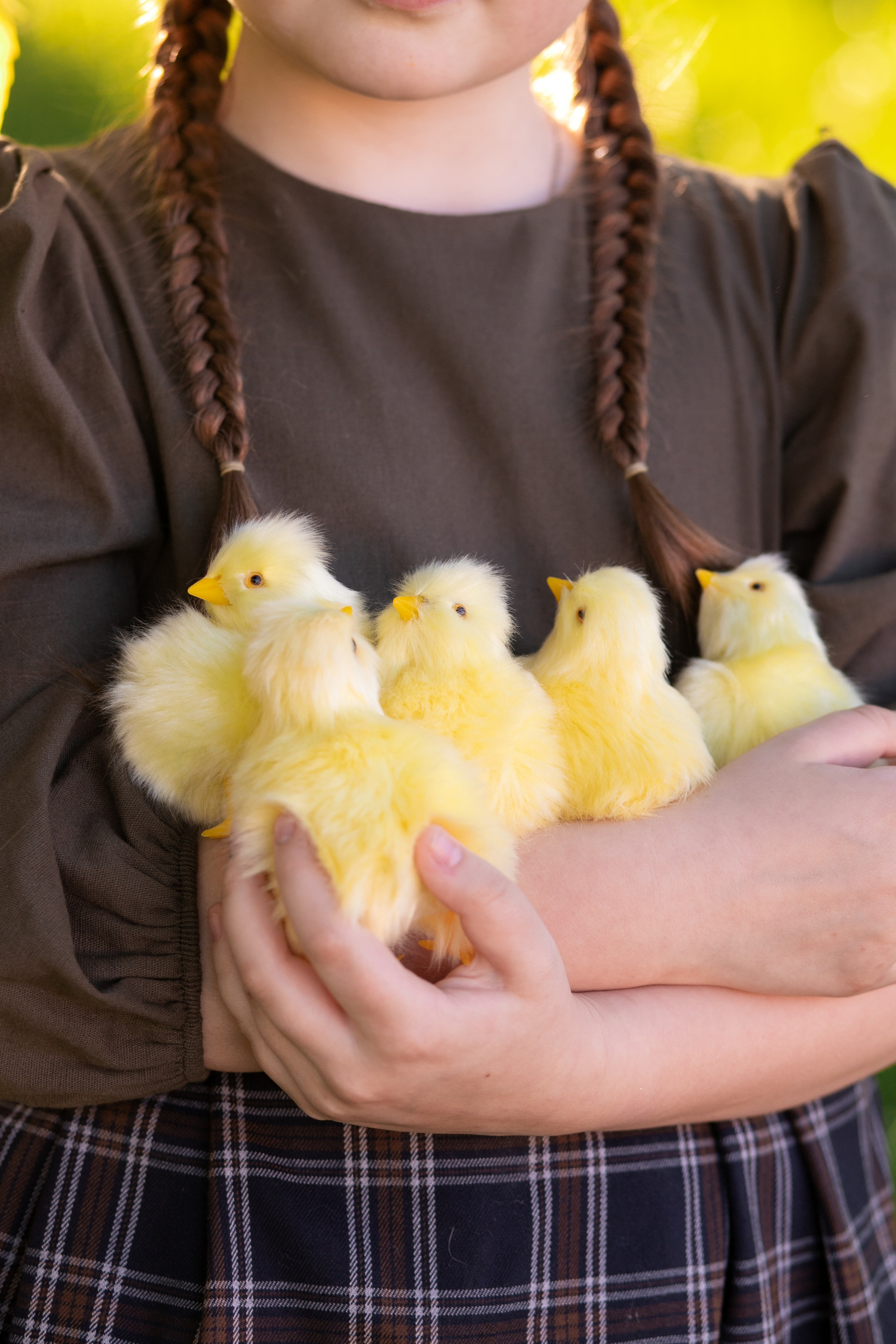Девочка и цыплята. Фотограф Кравченко Юлия. Энгельс