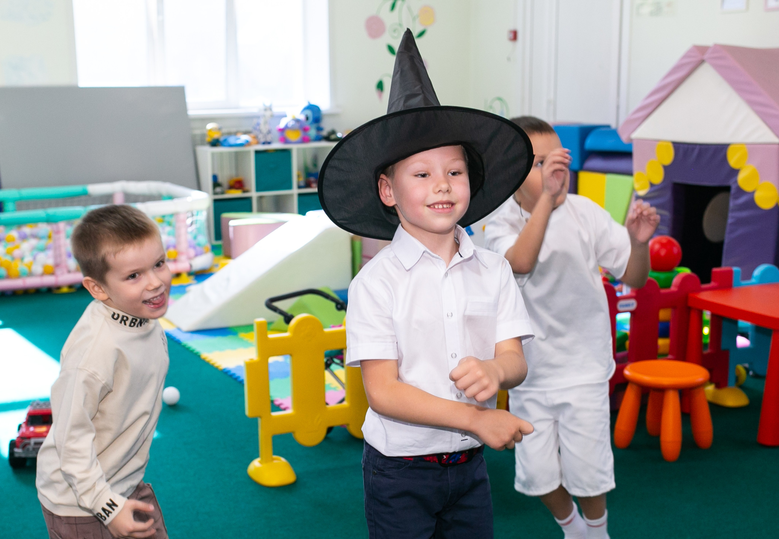 Белый кролик. Гарри Поттер. Фотограф новорожденных и семейный фотограф НСО г. Бердск Марина Львова