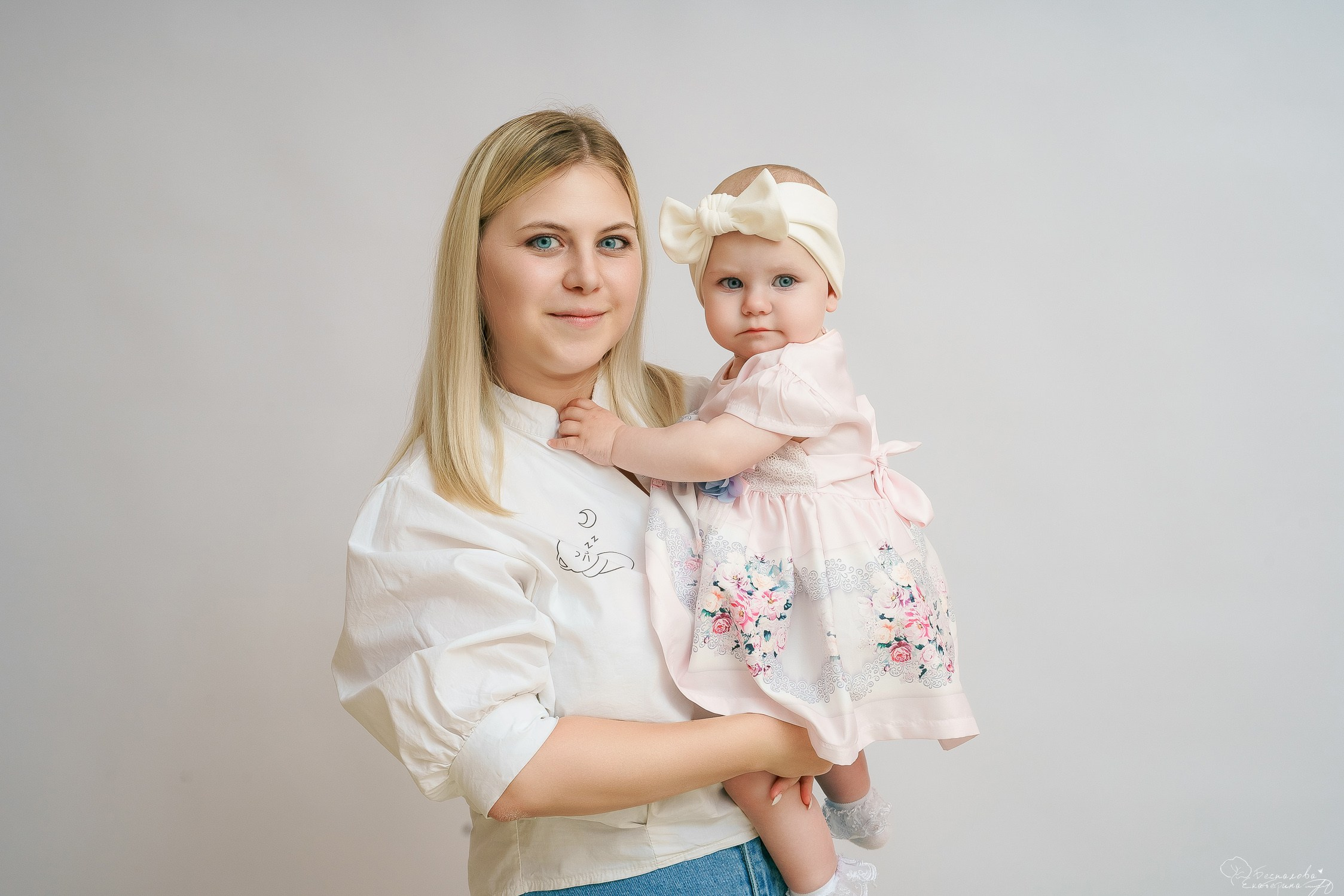 Семейные на бумажном фоне. Фотограф новорожденных в г. Павлово Беспалова Екатерина