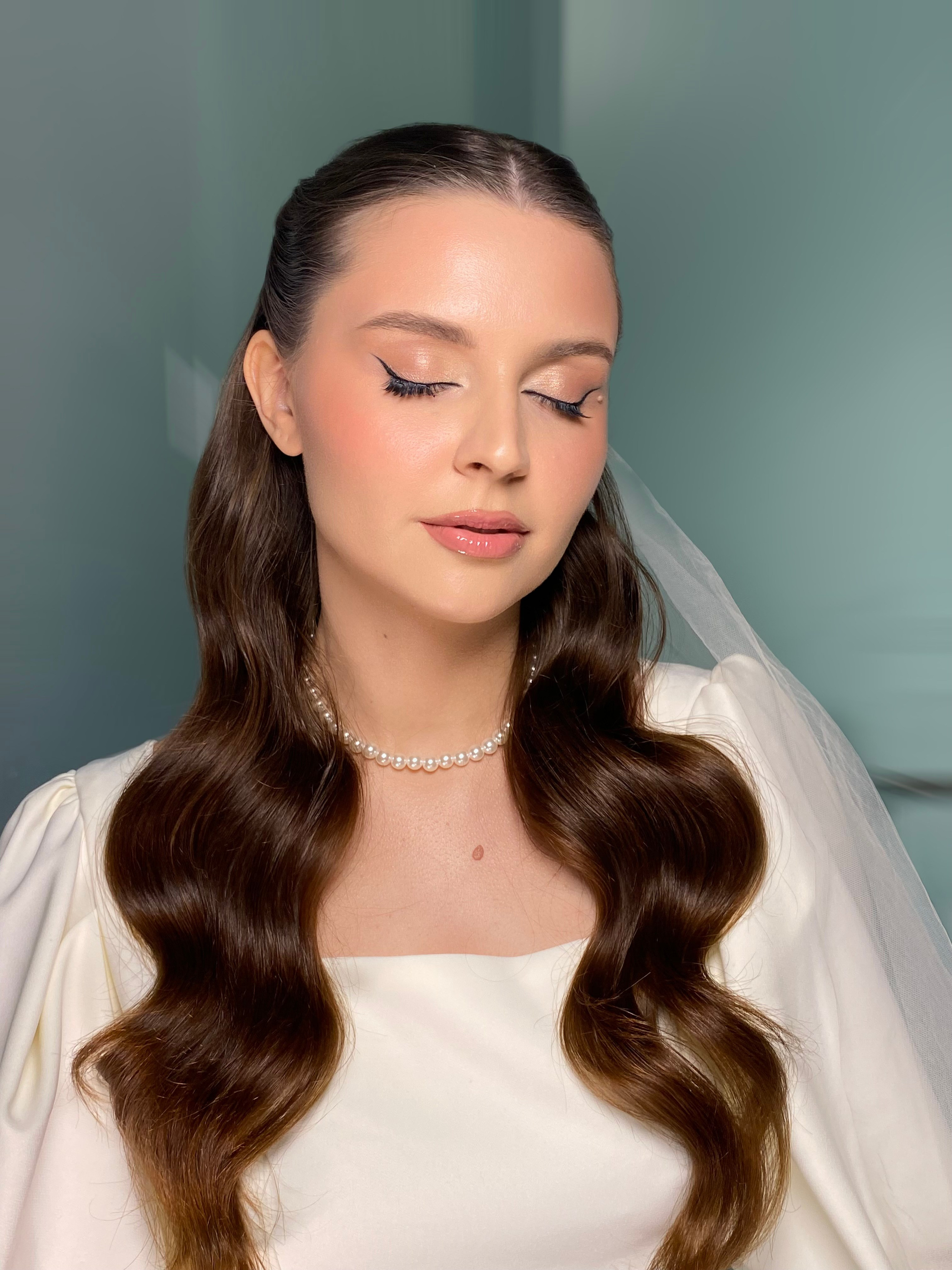 Свадебный образ макияж для невест Москве. СВАДЕБНЫЙ ВИЗАЖИСТ-СТИЛИСТ В МОСКВЕ ПРИЧЕСКИ МАКИЯЖ БРОВИ ВЫЕЗД