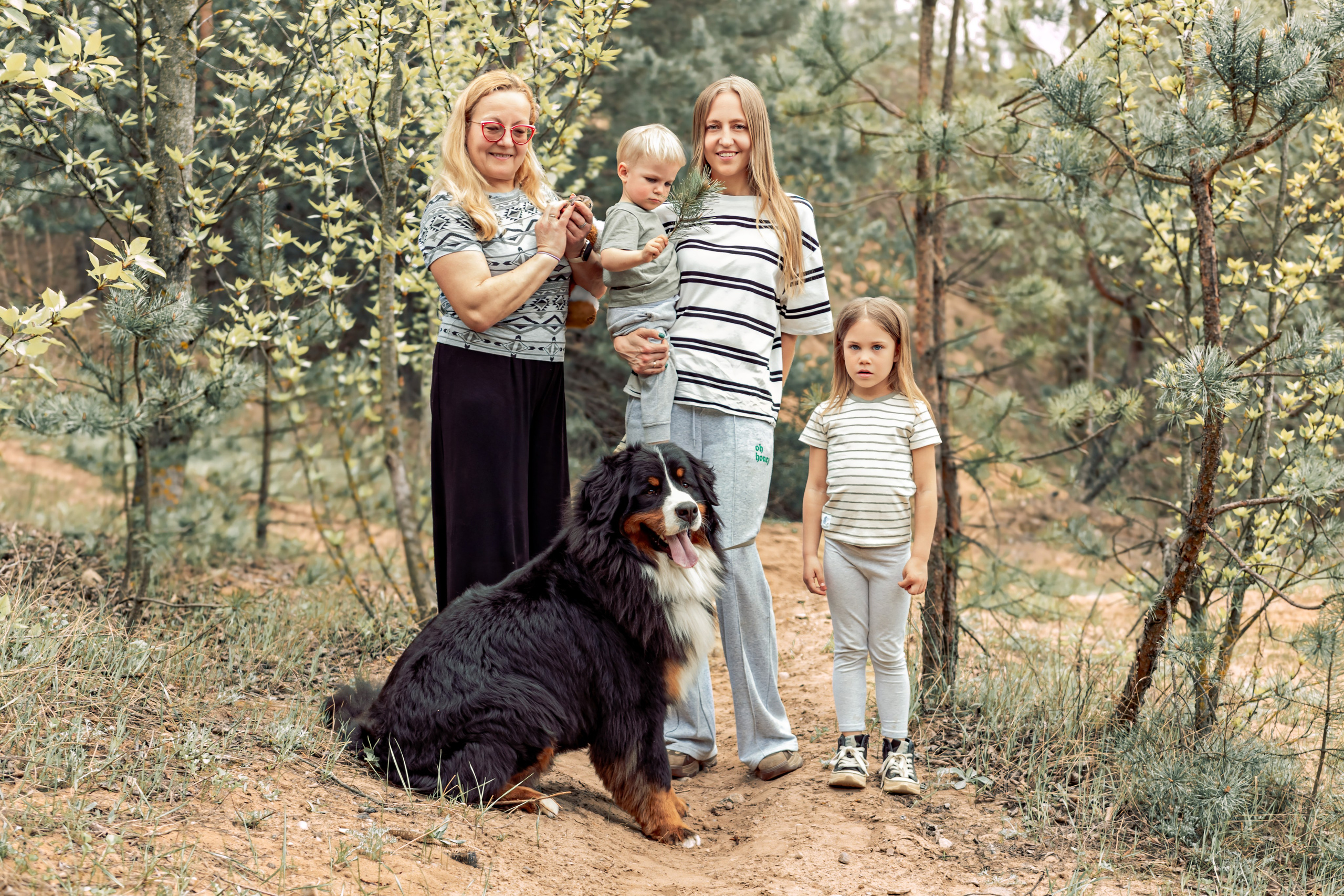 Семейная фотосессия в лесу