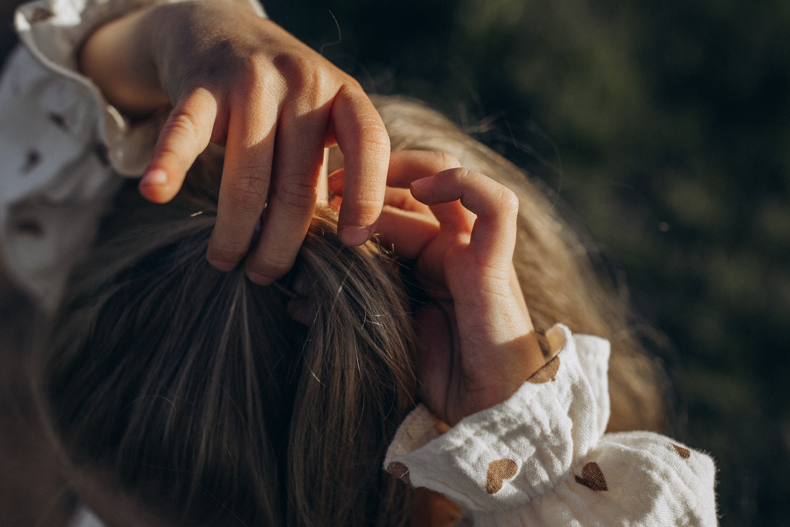 Саша, Миша, Вера и Вика летняя прогулочная съёмка. Семейный фотограф lifestyle в Новосибирске Елена Шпилевая