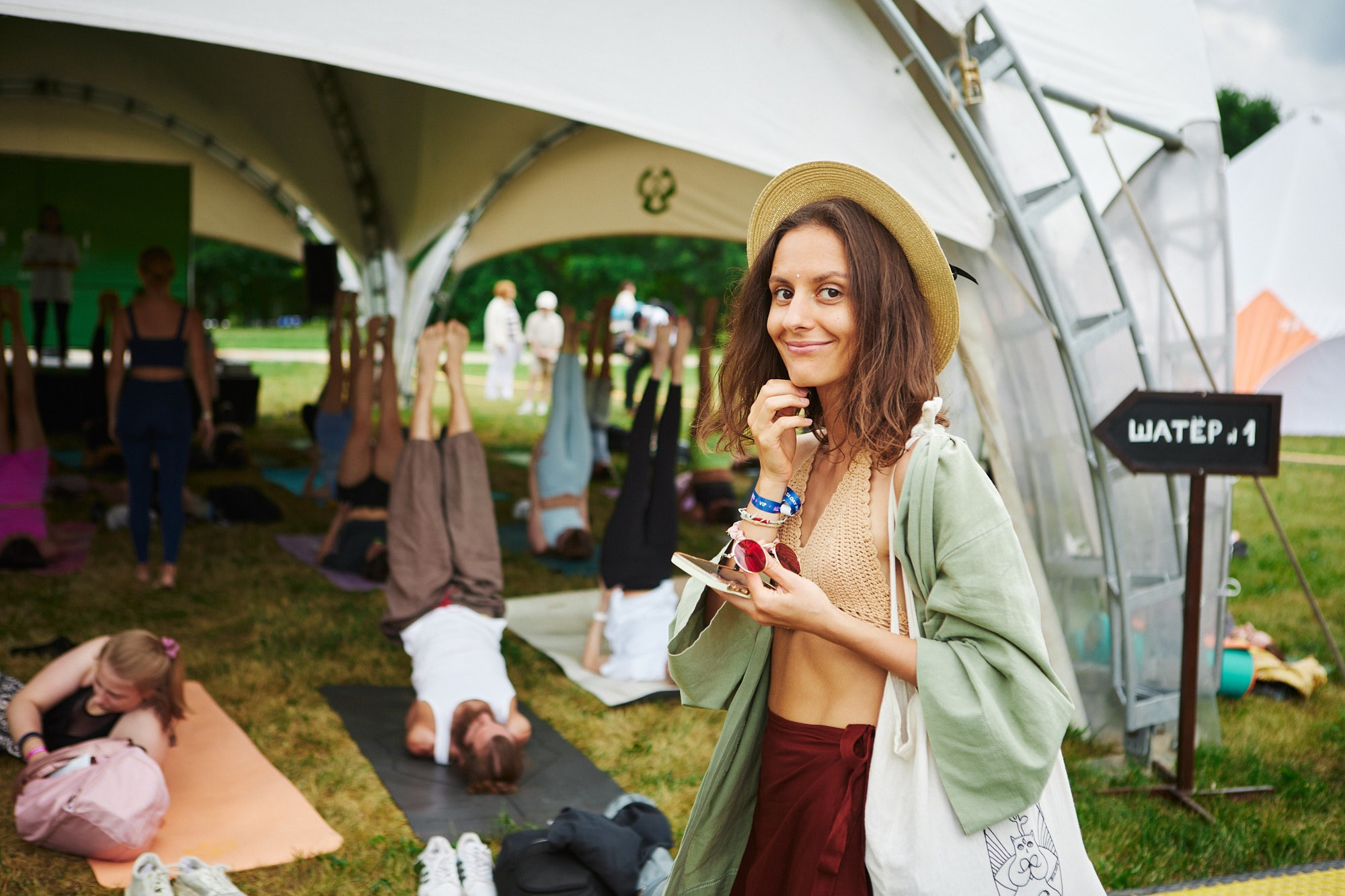 HOLI Yoga — репортажная съёмка фестиваля йоги в Москве. Репортажный фотограф в Москве — Дмитрий Тарасов | Съёмка мероприятий, концертов, корпоративов