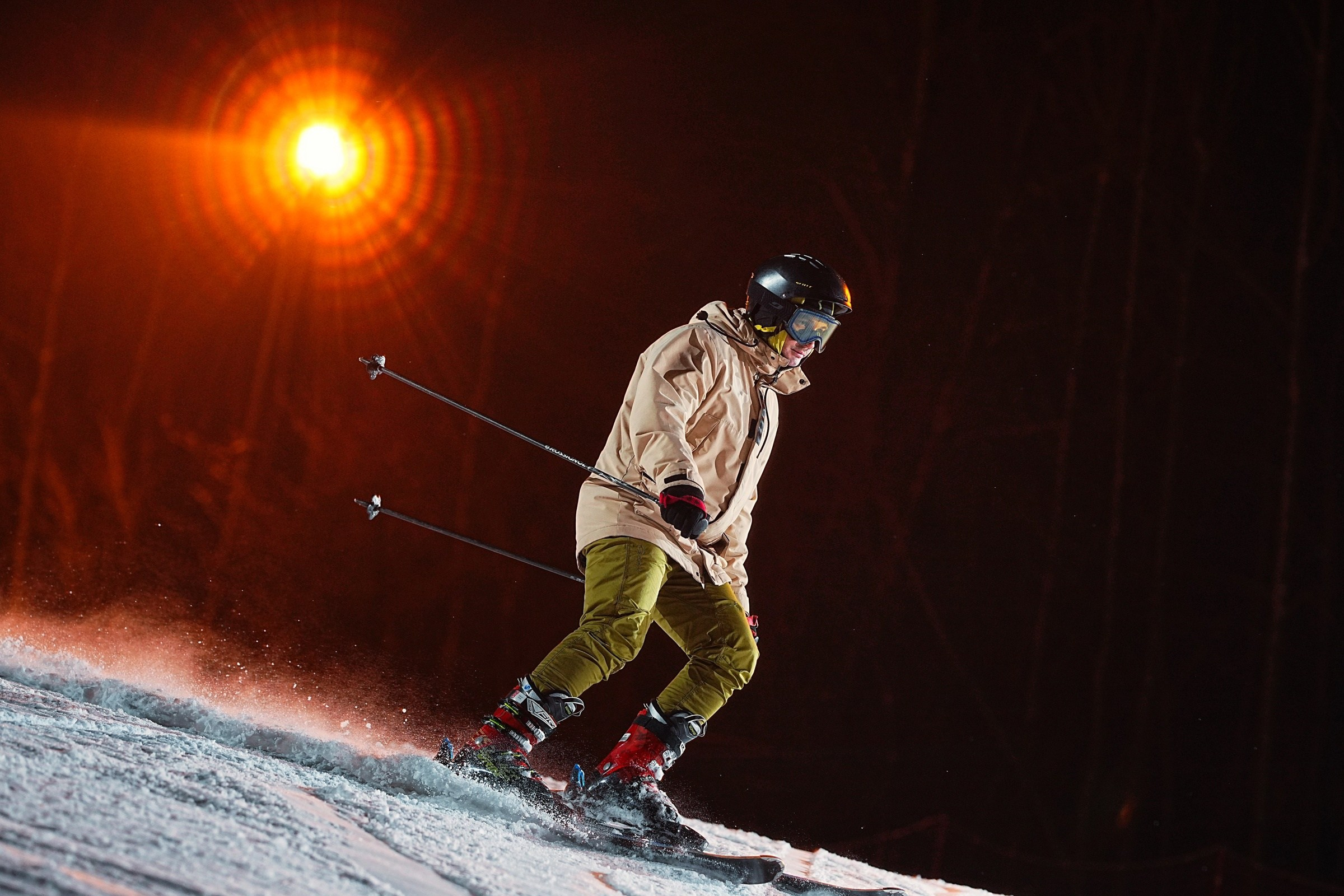 Вечерняя съёмка на склонах с использованием внешних вспышек. Фотограф Студитский Евгений