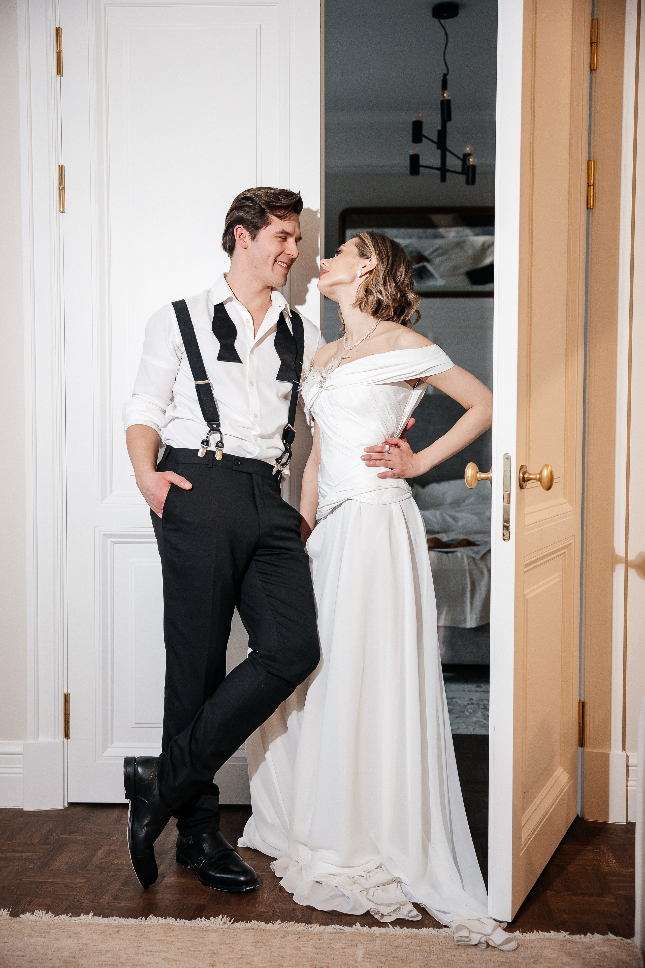 Утро жениха и невесты в отеле. Свадебный и семейный фотограф в Москве Красинская Мария