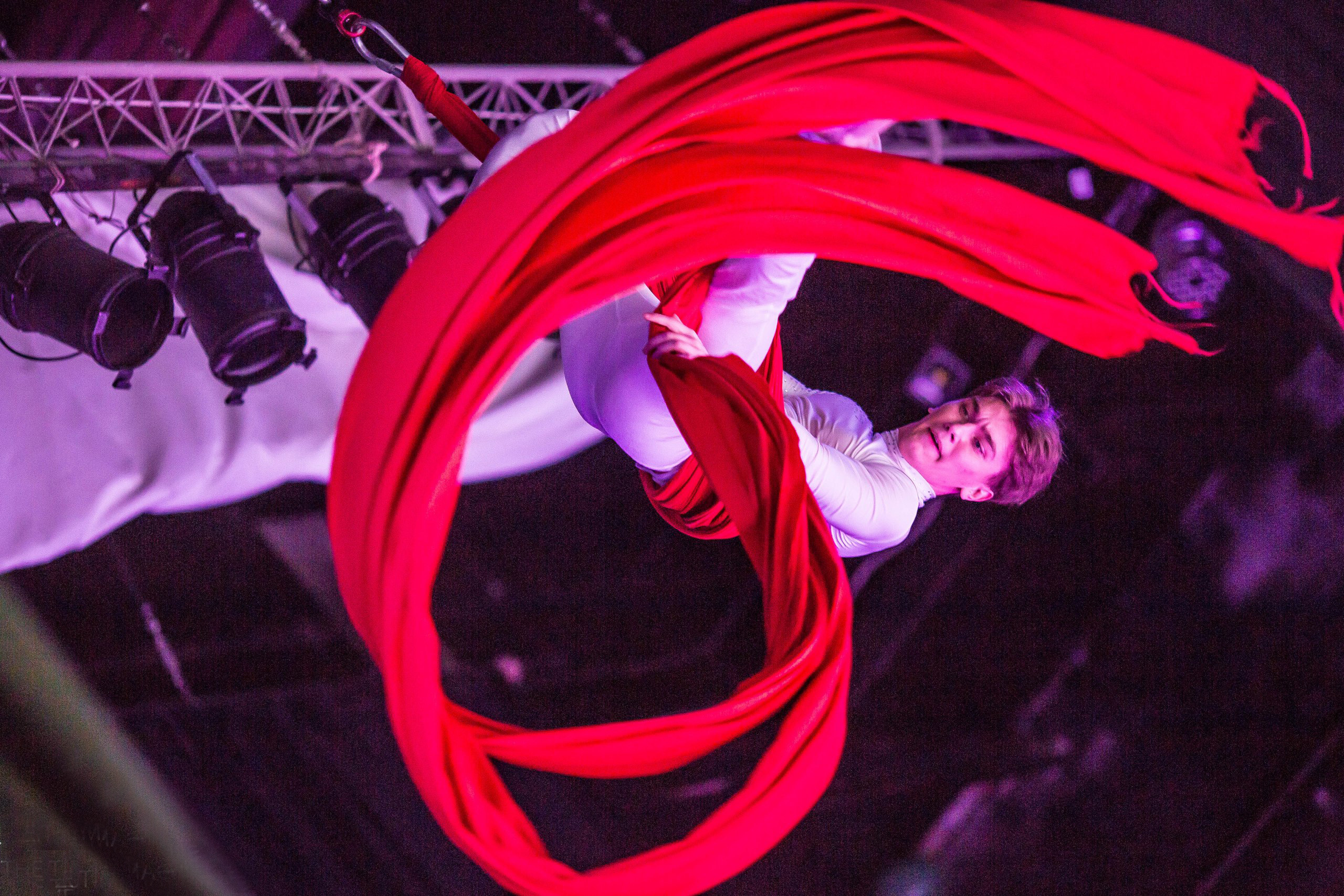 ПОЛДЭНС И ГИМНАСТИКА. Фотограф для маркетплейсов Михаил Бове