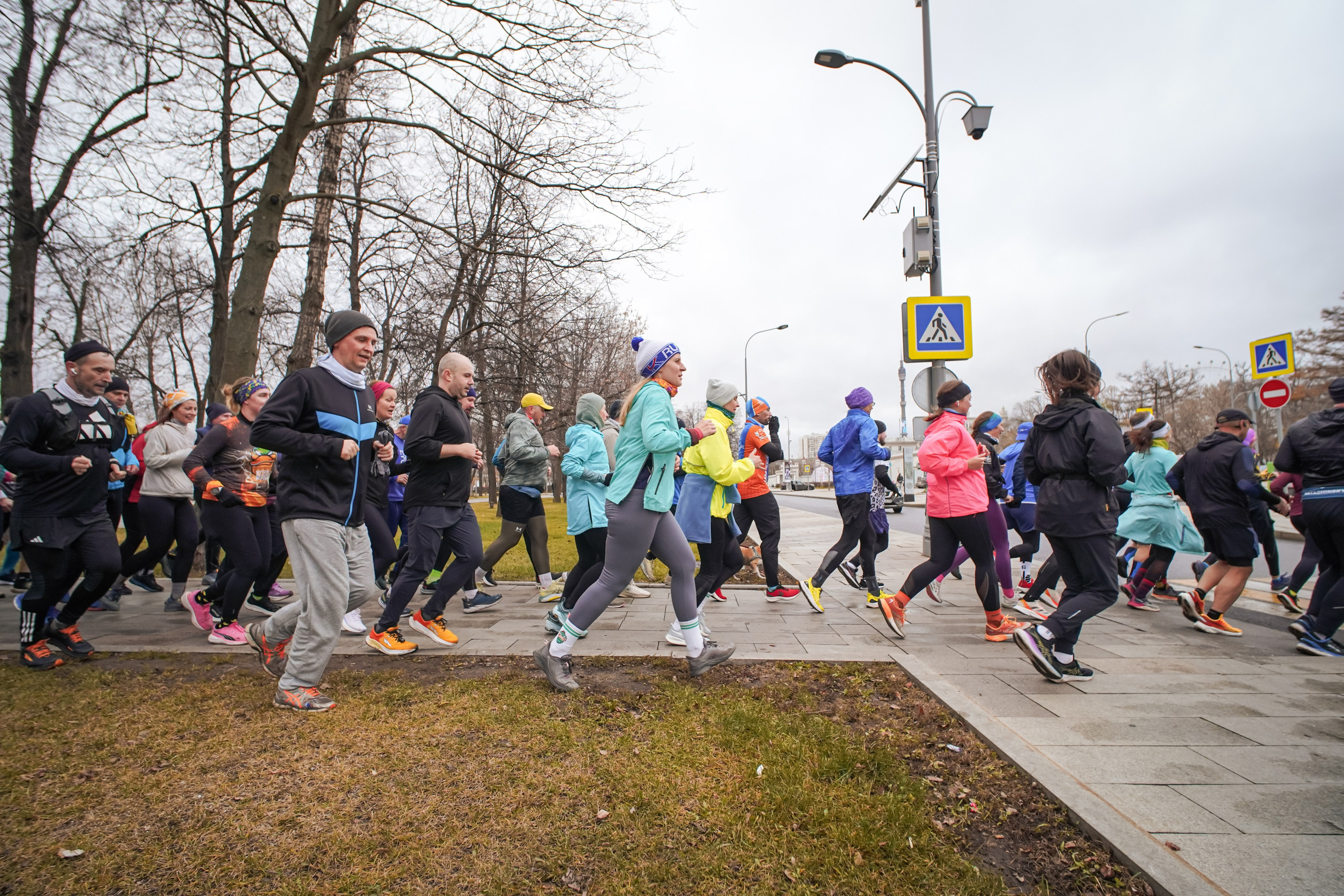 #марафонудома #яuzarun 2024 2-я петля, группа 6:30. Роман Капилюшов. Бег. Фото. Видео. г. Люберцы