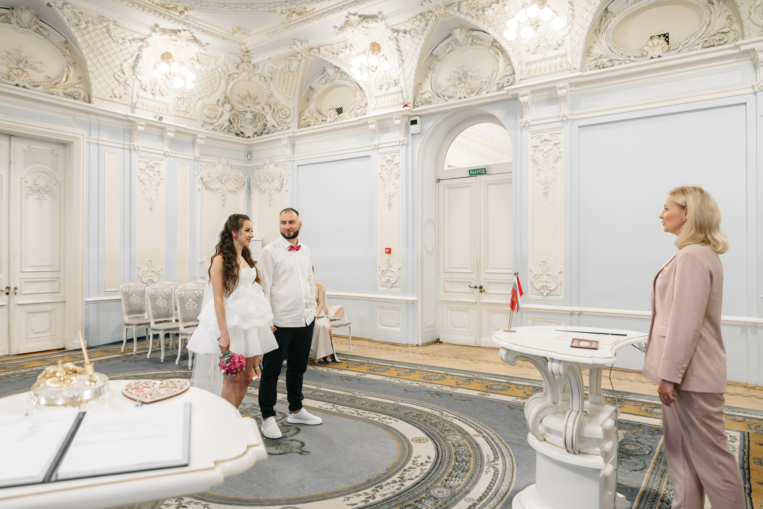 ДВОРЕЦ № 2 | Июль, кабриолет, академия Штиглица. Свадебный фотограф в Санкт-Петербурге Полина Корзухина