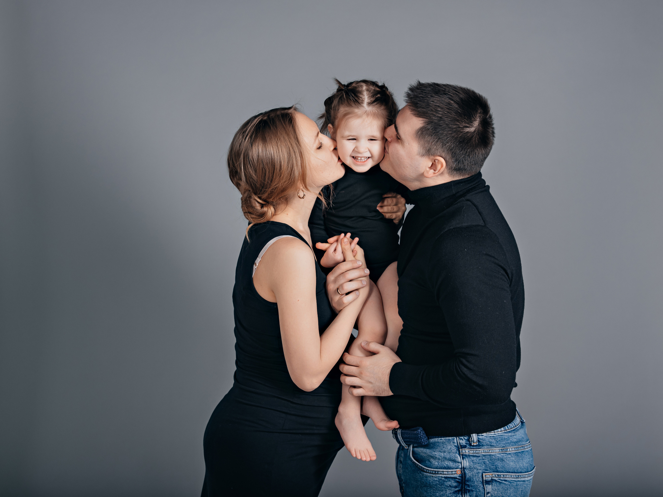 Семейная фотосессия в студии. Фотограф Москва
