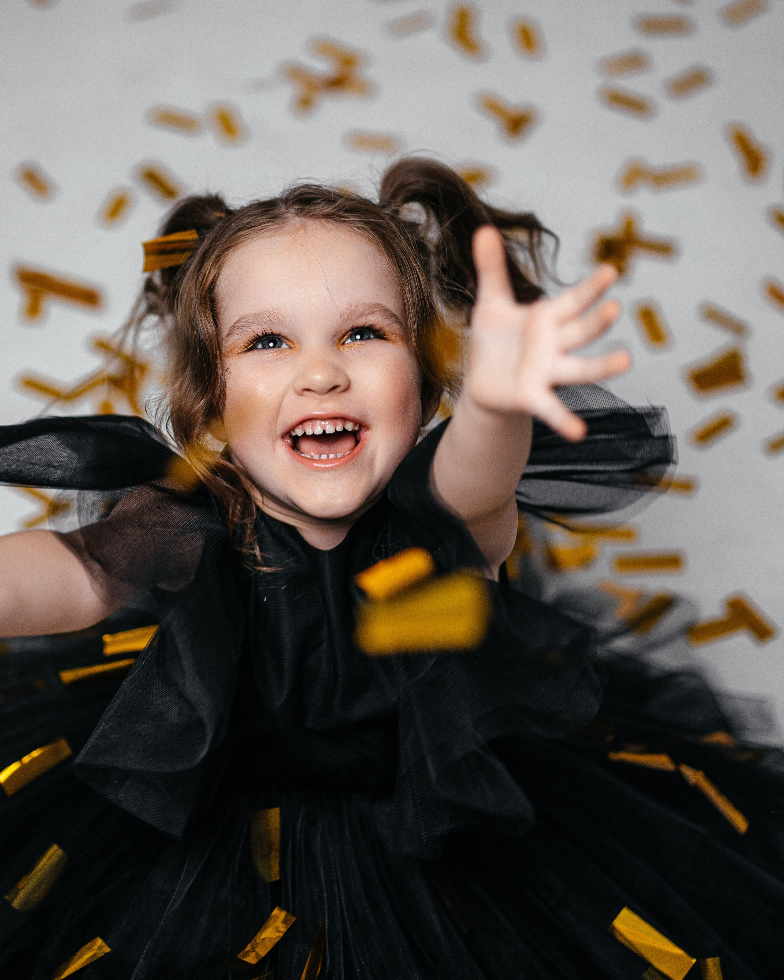 Фотосессия для девочки в платье. Фотограф Ким Наталья в Красноярске