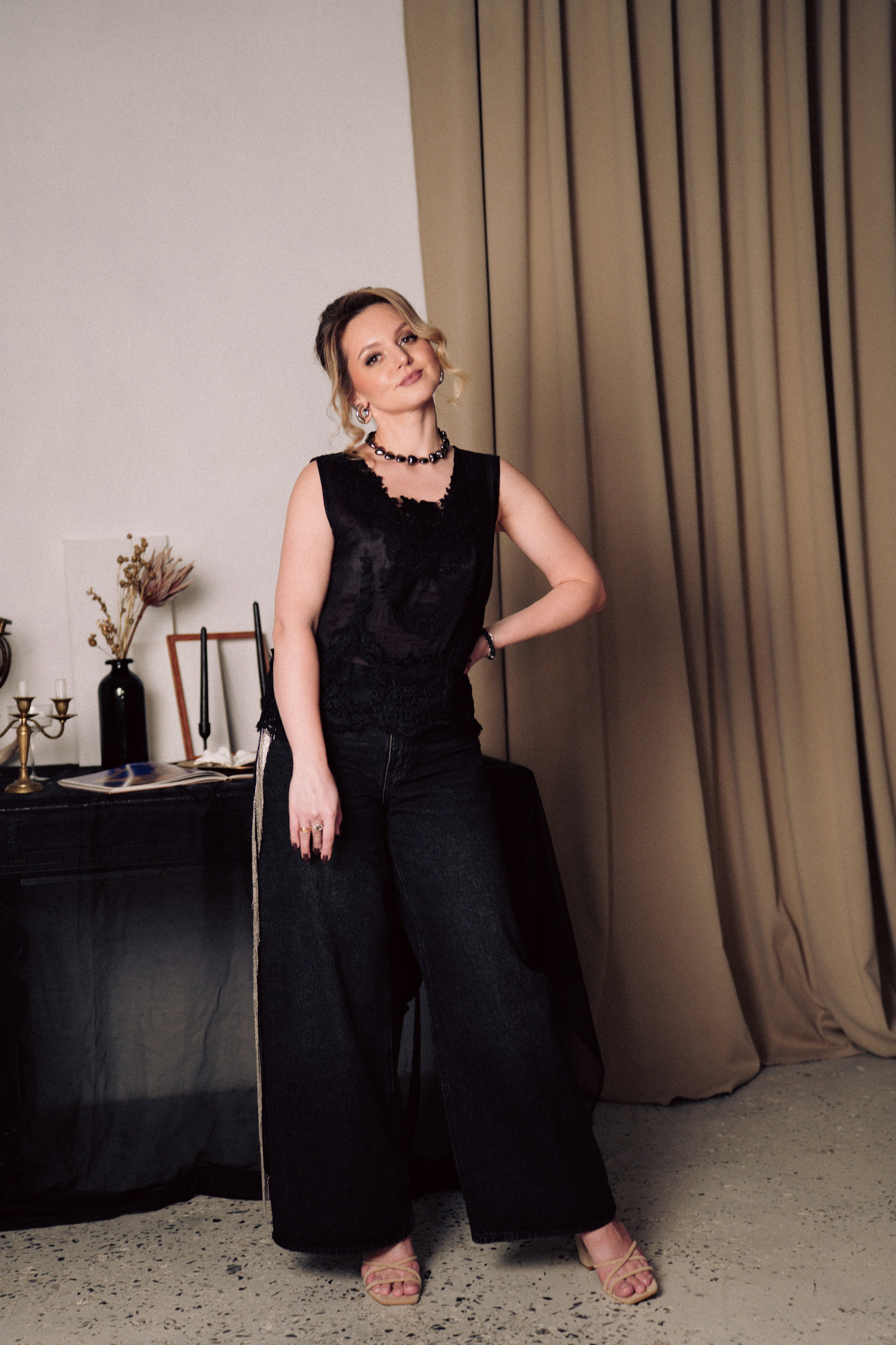 НОВОГОДНЯЯ ФОТОСЕСИИЯ В СТУДИИ ДЛЯ ДЕВУШКИ И ПРОГУЛКА ПО ЧЕРНЫШЕВСКОЙ. Профессиональный фотограф, Санкт-Петербург — Виктория Богомолова