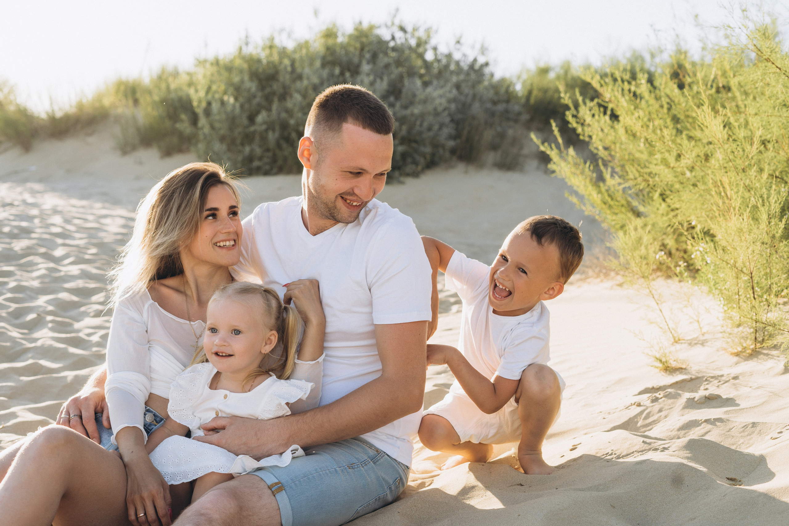 Кучугурские забавы: семейный турнир по "пляжному боулингу" с кокосовыми орехами, фотосессия в Кучугурах