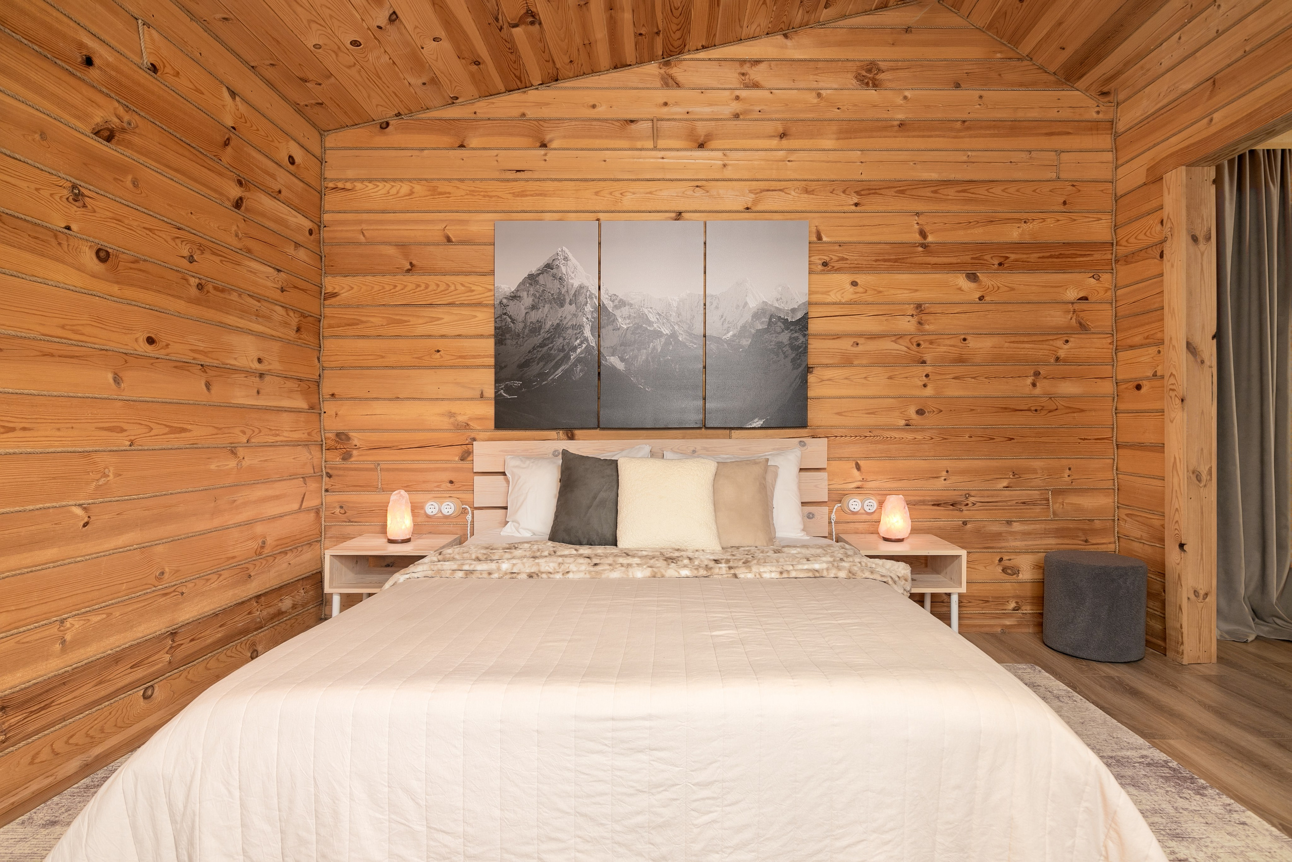 Фотосъёмка интерьеров и территории ALTAY CHALET. Коммерческий фотограф Яков Рослин