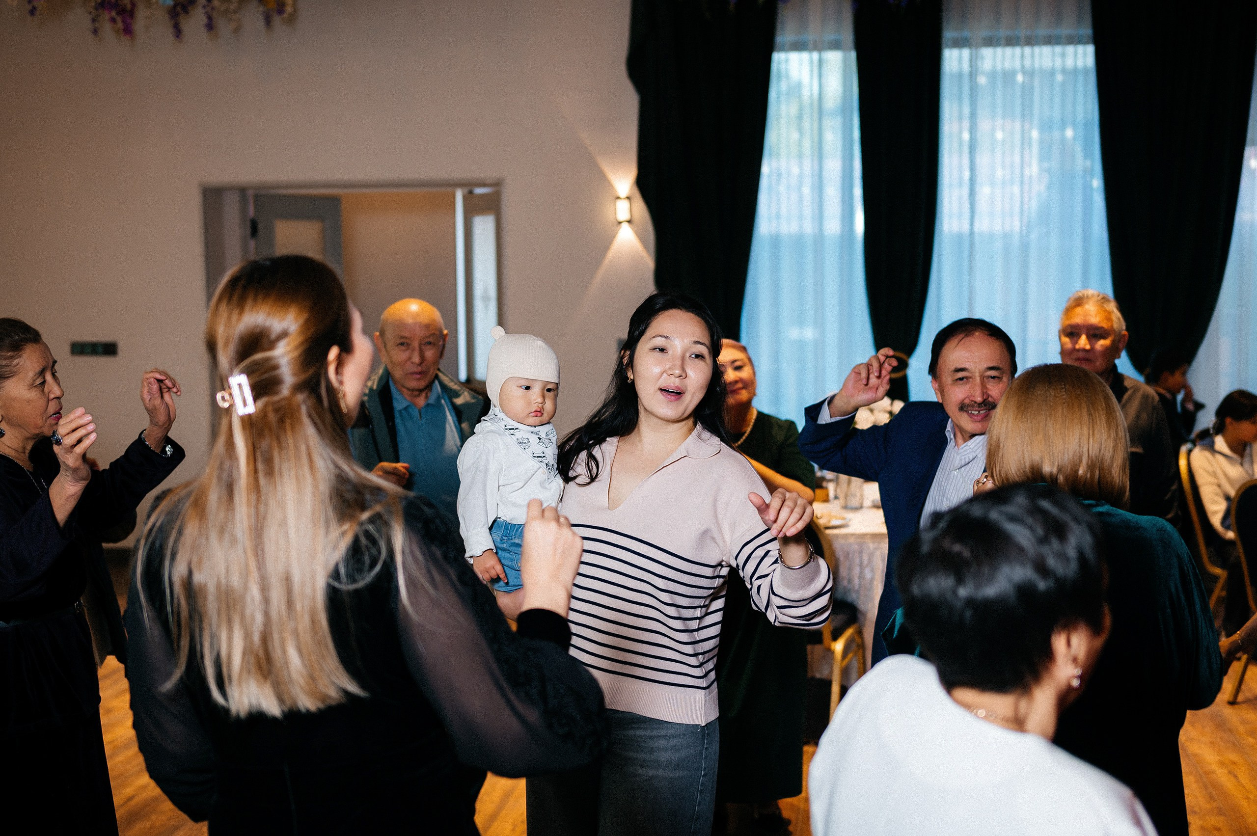 Адель, 1 год. Фотограф в Алматы — Алексей Коньков | Репортаж, свадьбы, портреты