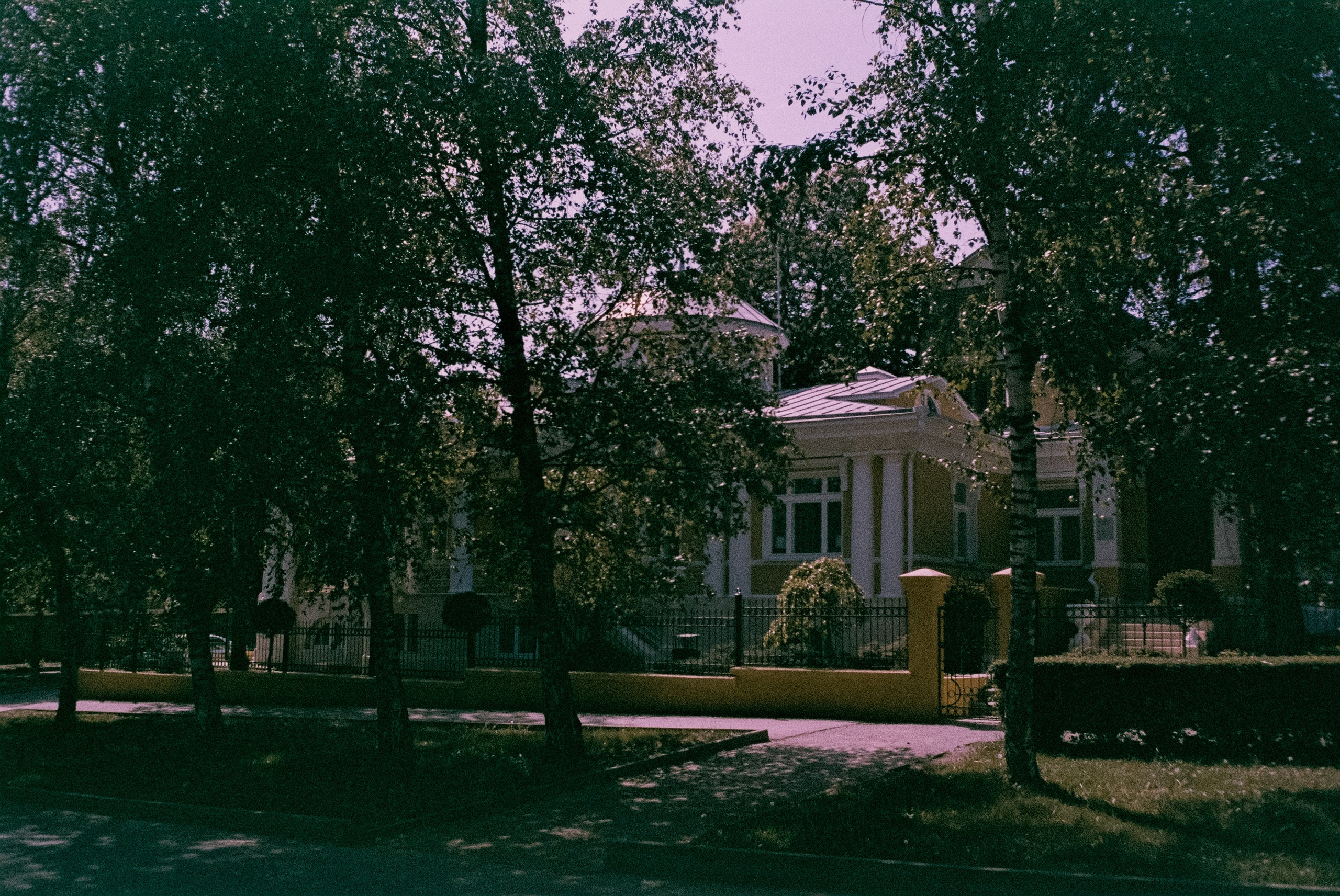 Кисловодск 11 мая / Fujicolor Superia 200 (просрочка) / Minox 35GT