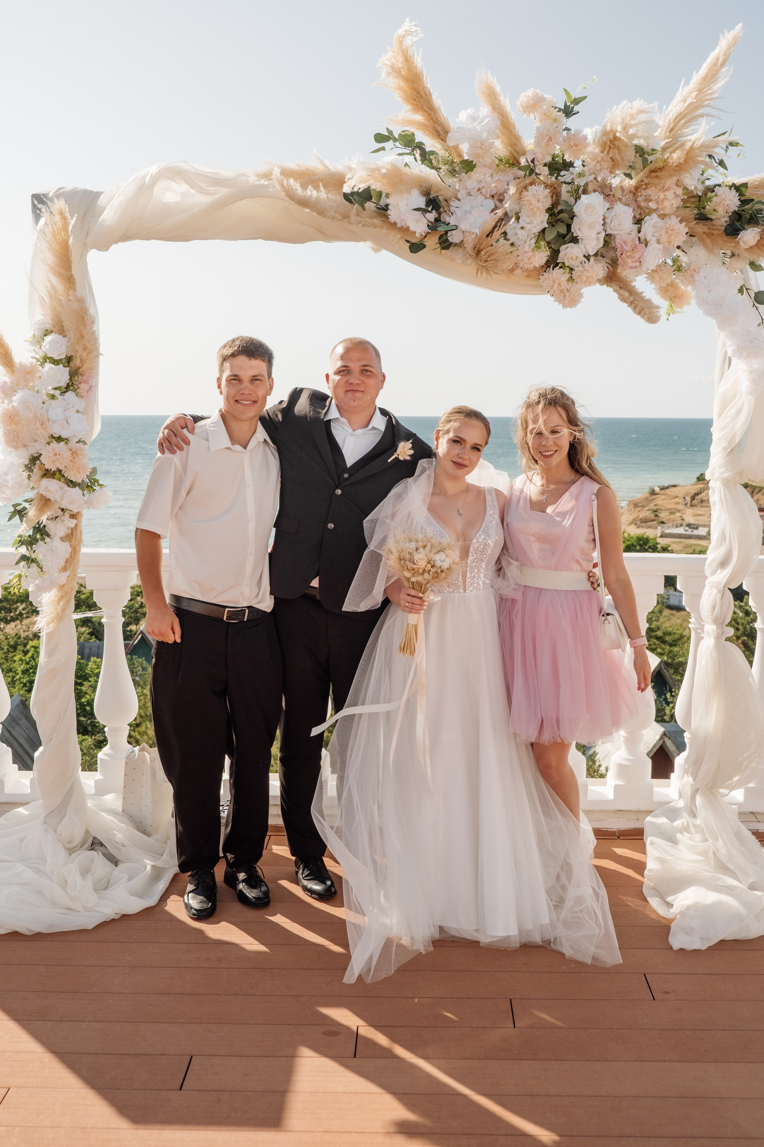 Свадебный ретопртаж. Профессиональная фотосъемка в Крыму. Натуральные эмоции и живые кадры. Забронируйте дату прямо сейчас!