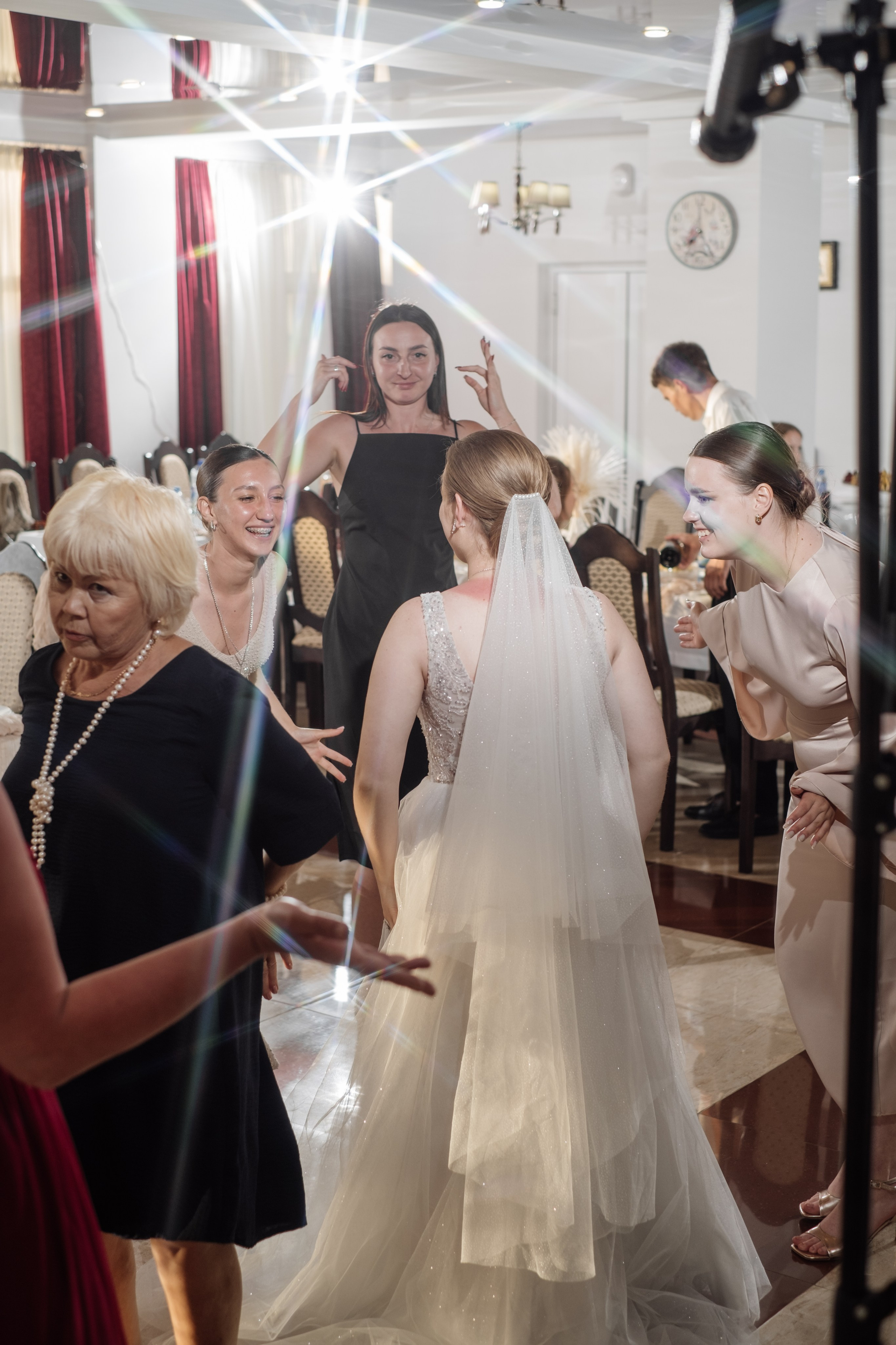 Свадебный ретопртаж. Профессиональная фотосъемка в Крыму. Натуральные эмоции и живые кадры. Забронируйте дату прямо сейчас!