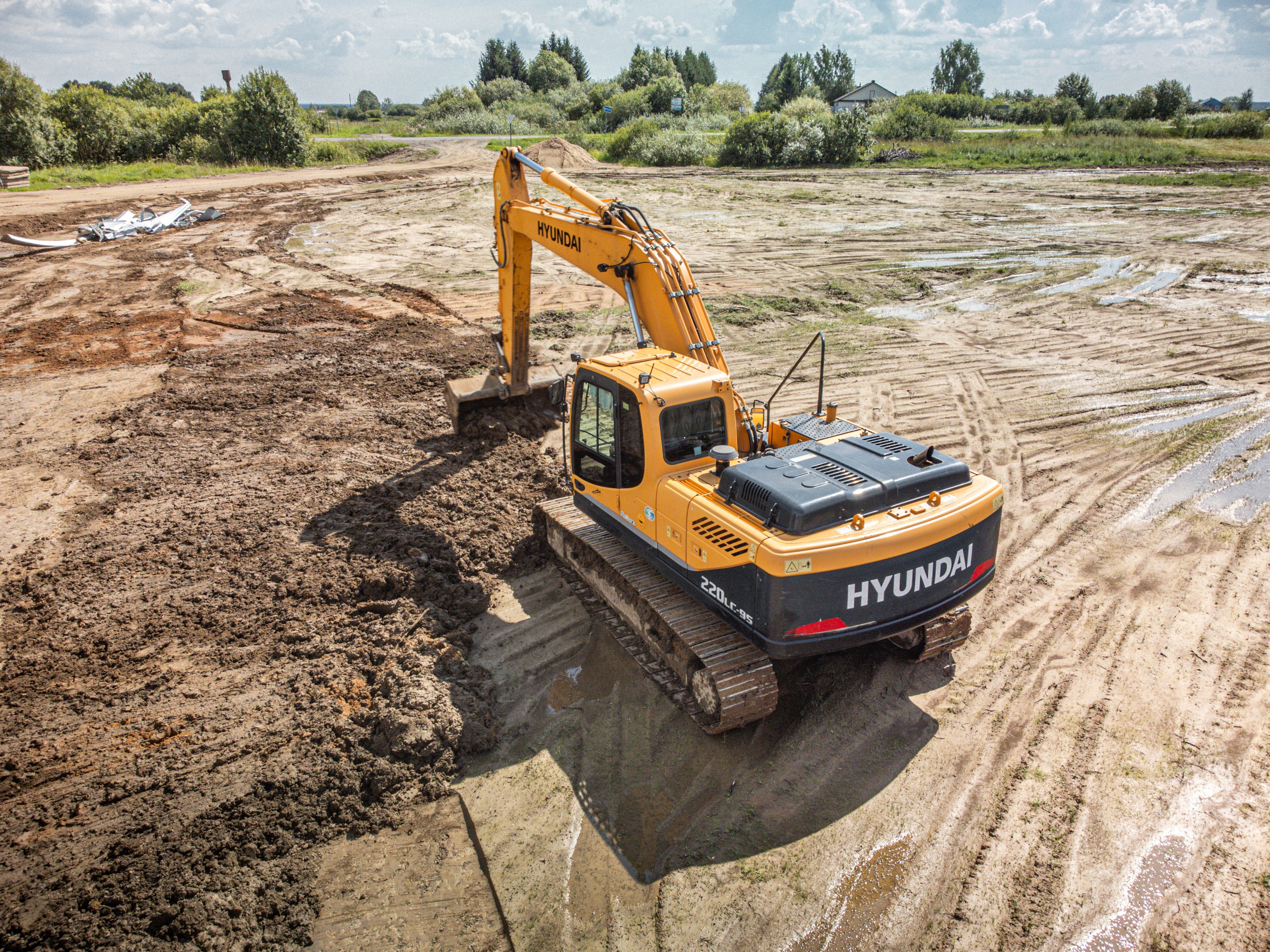 Спецтехника, экскаватор во время работы