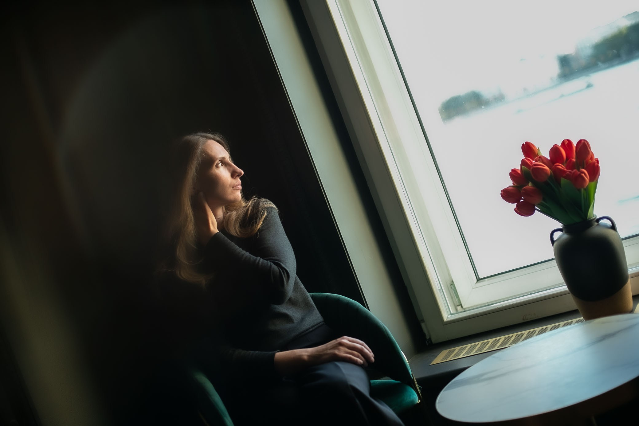 Студийный портрет молодой женщины, мягкий свет, портретный фотограф Ирина Подборская, Санкт-Петербург