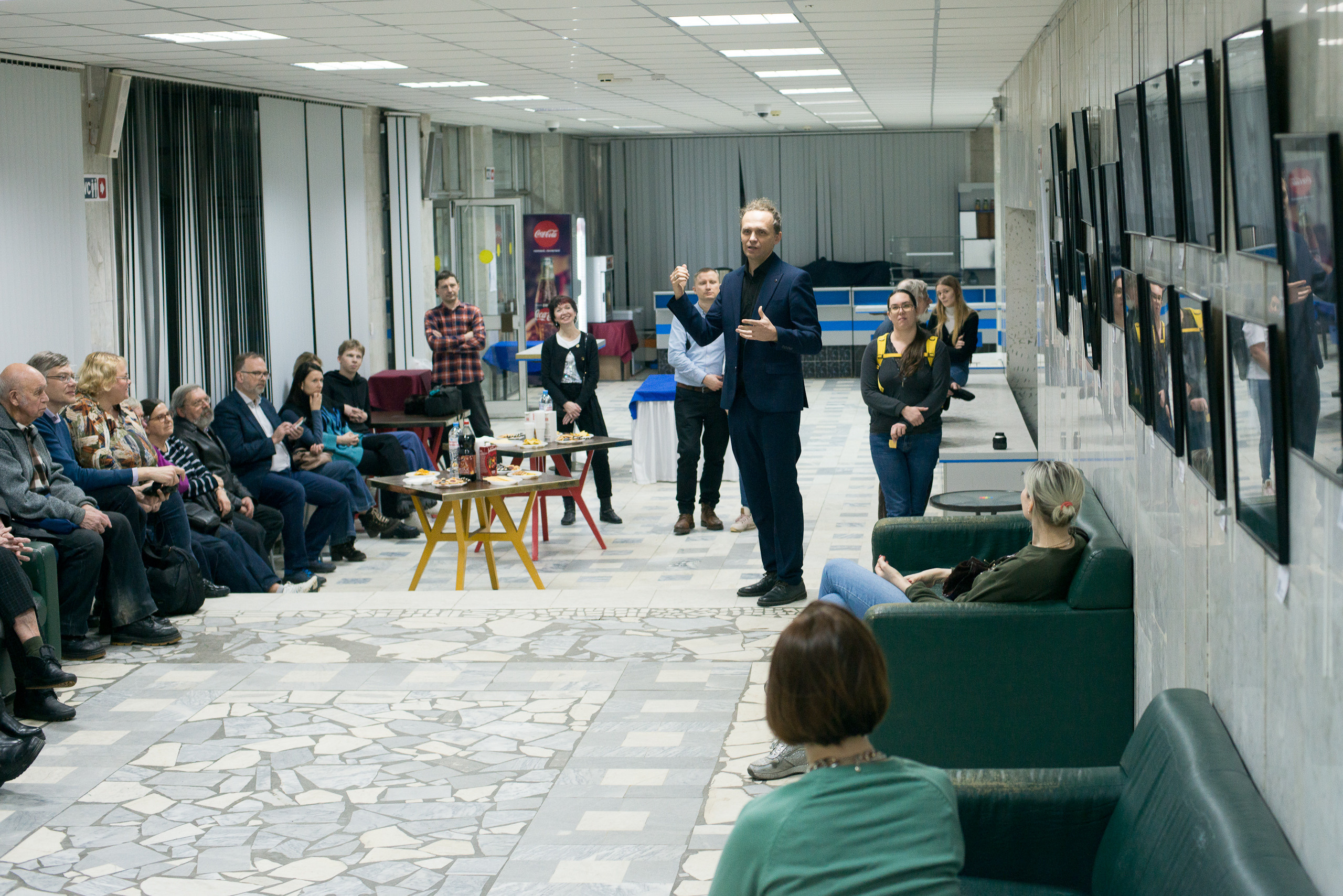 Вернисаж персональной фотовыставки Алексея Михайлова «В поисках смысла ". Портретный фотограф в Москве Алексей Михайлов