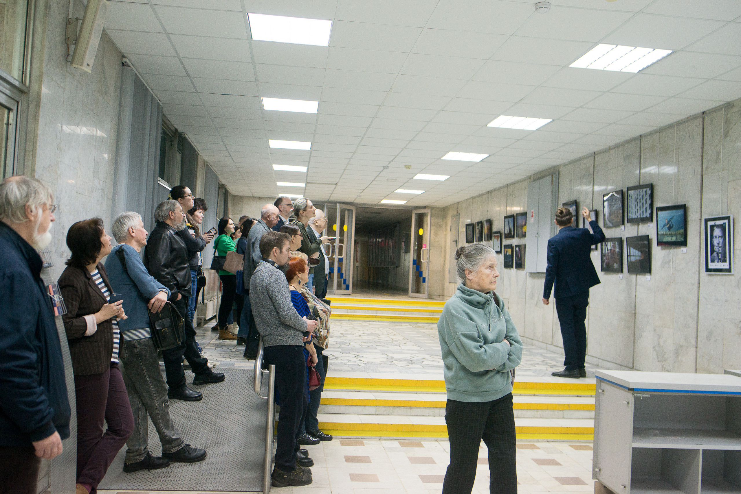 Вернисаж персональной фотовыставки Алексея Михайлова «В поисках смысла ". Портретный фотограф в Москве Алексей Михайлов