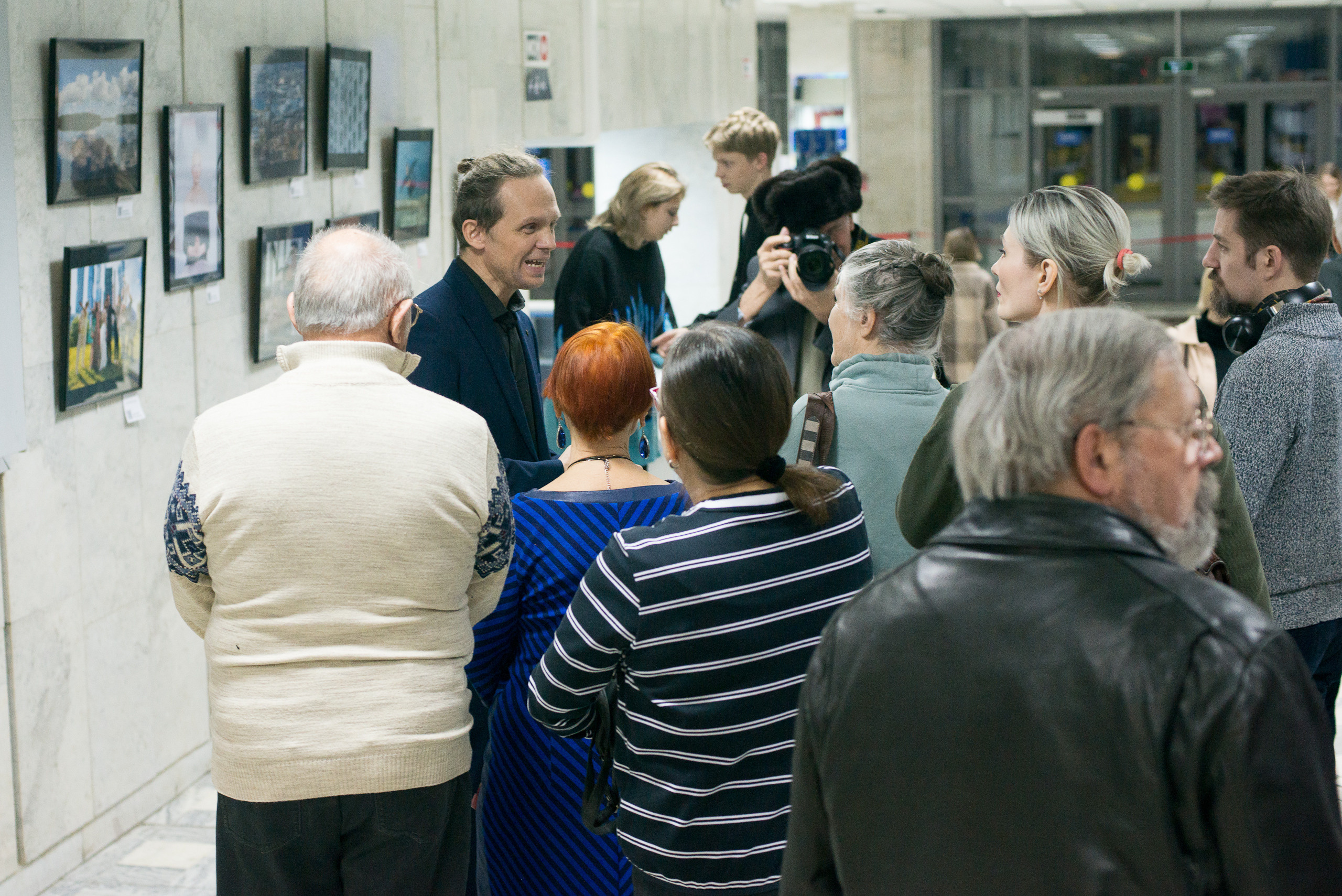 Вернисаж персональной фотовыставки Алексея Михайлова «В поисках смысла ". Портретный фотограф в Москве Алексей Михайлов