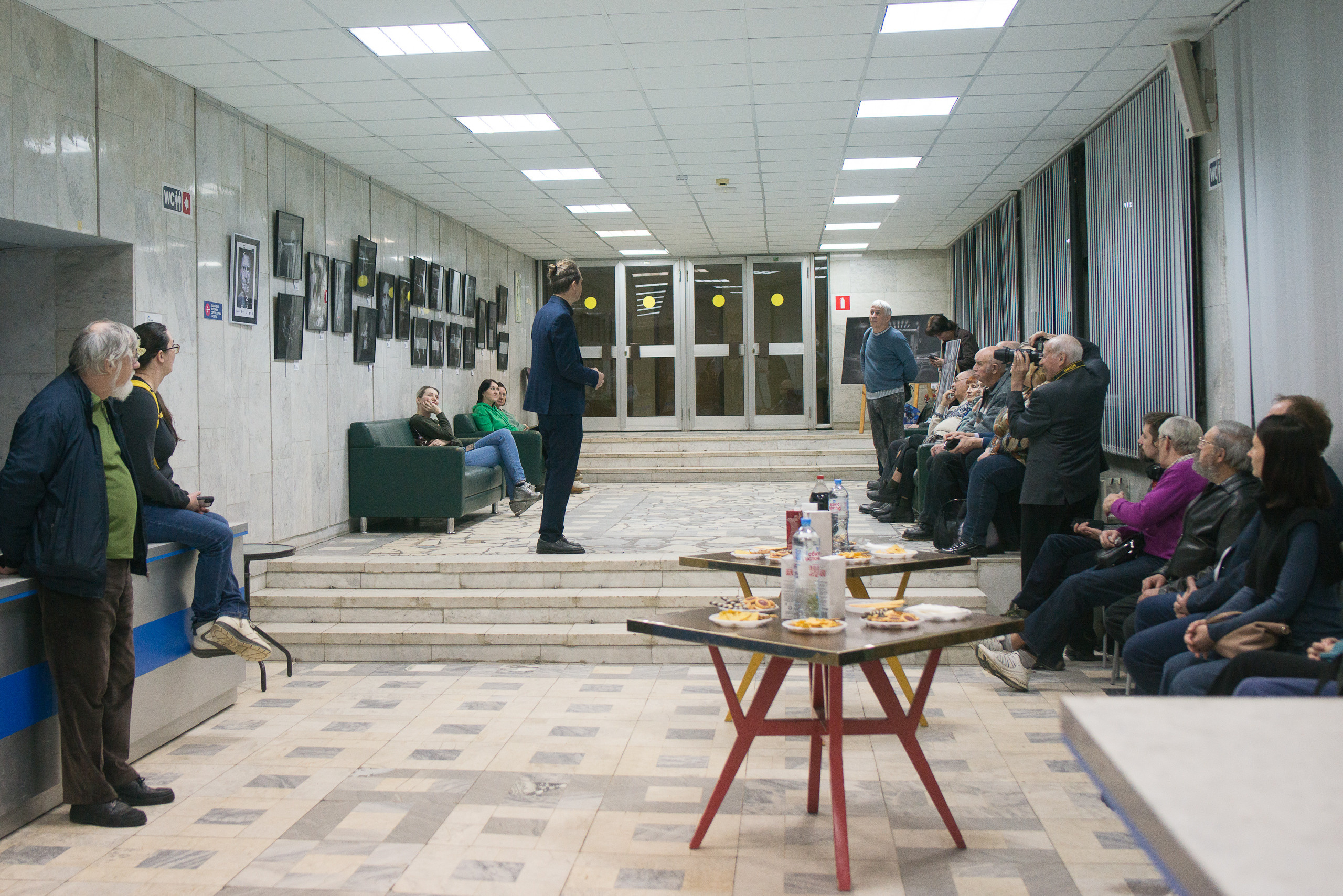 Вернисаж персональной фотовыставки Алексея Михайлова «В поисках смысла ". Портретный фотограф в Москве Алексей Михайлов