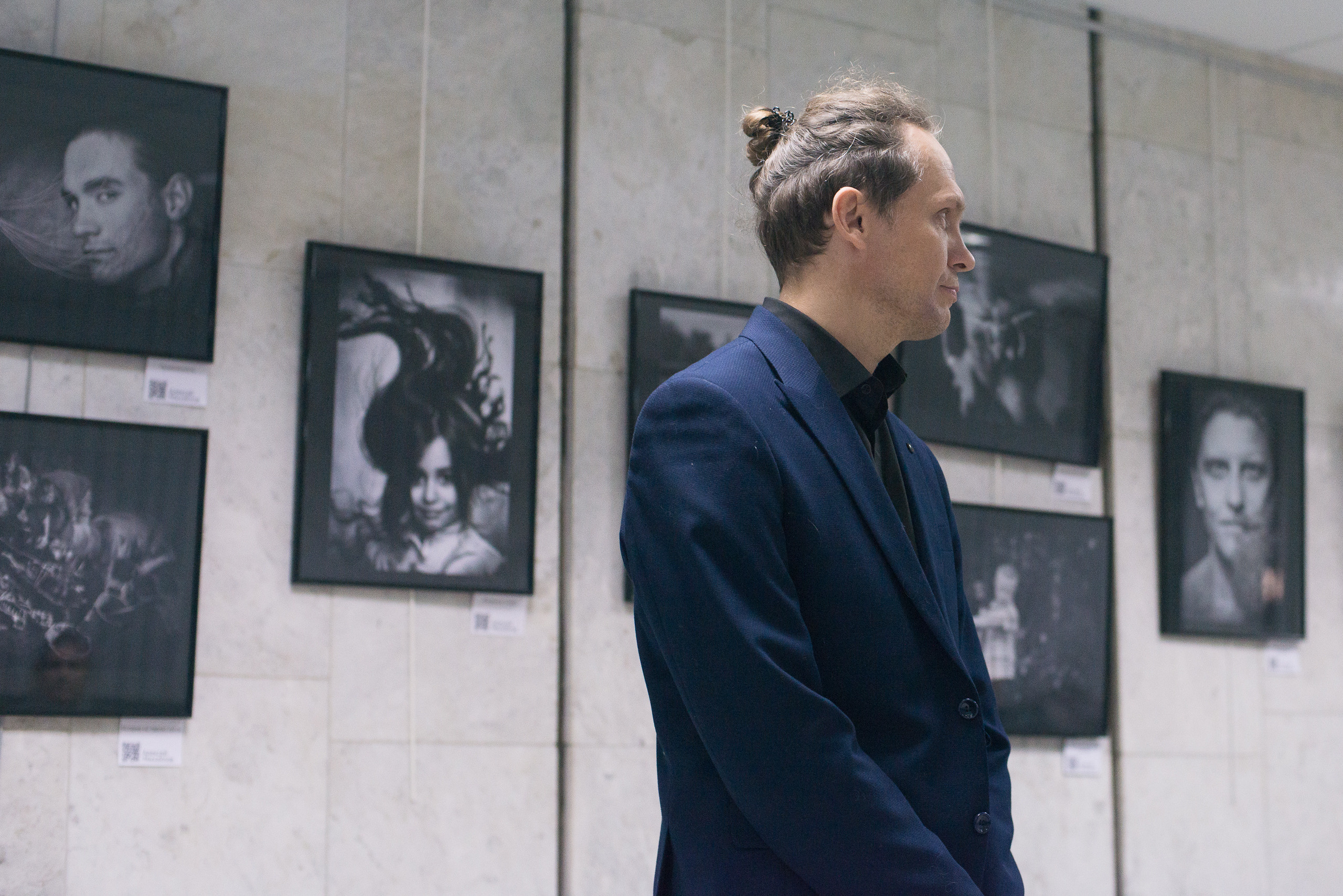 Вернисаж персональной фотовыставки Алексея Михайлова «В поисках смысла ". Портретный фотограф в Москве Алексей Михайлов