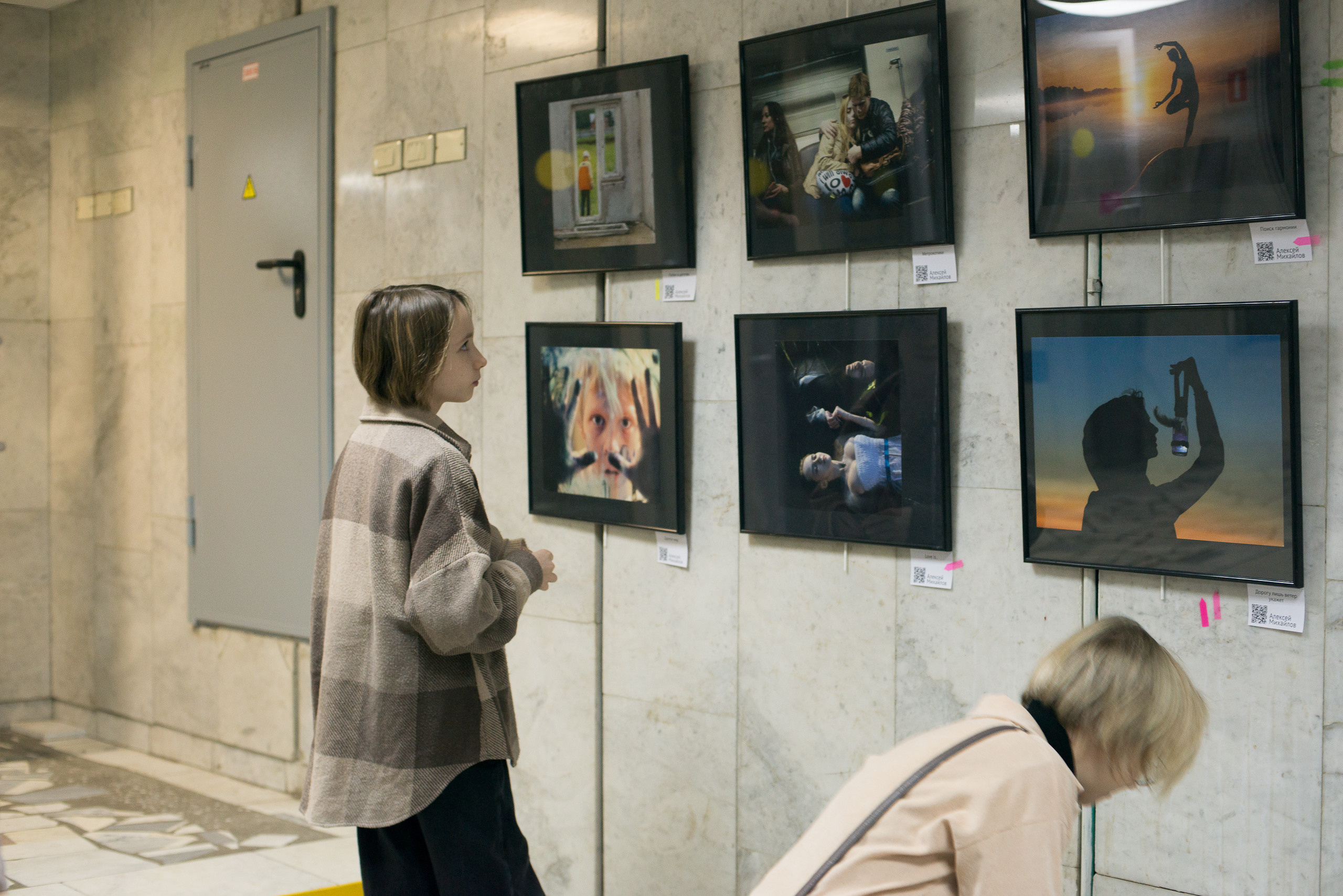 Вернисаж персональной фотовыставки Алексея Михайлова «В поисках смысла ". Портретный фотограф в Москве Алексей Михайлов