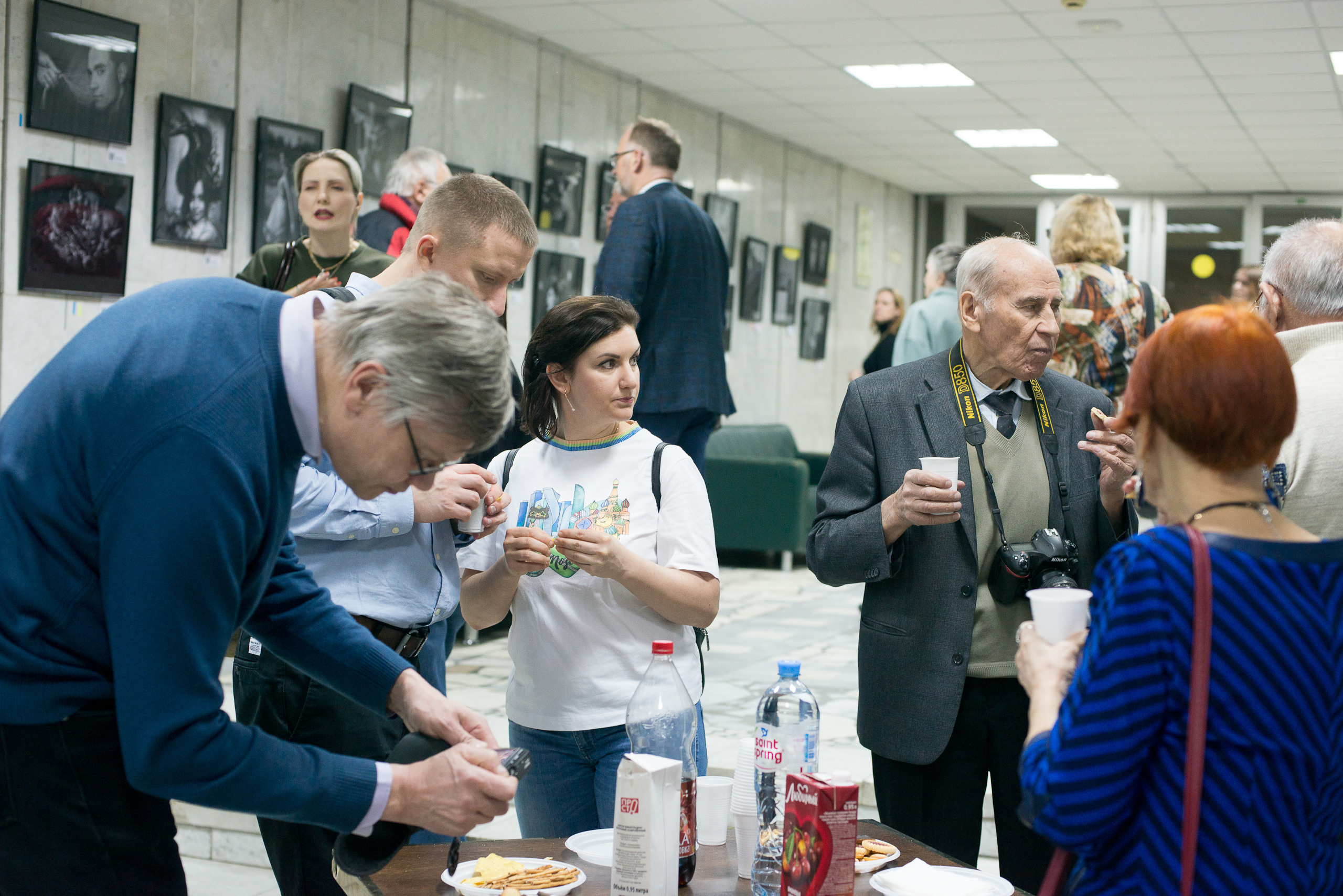 Вернисаж персональной фотовыставки Алексея Михайлова «В поисках смысла ". Портретный фотограф в Москве Алексей Михайлов