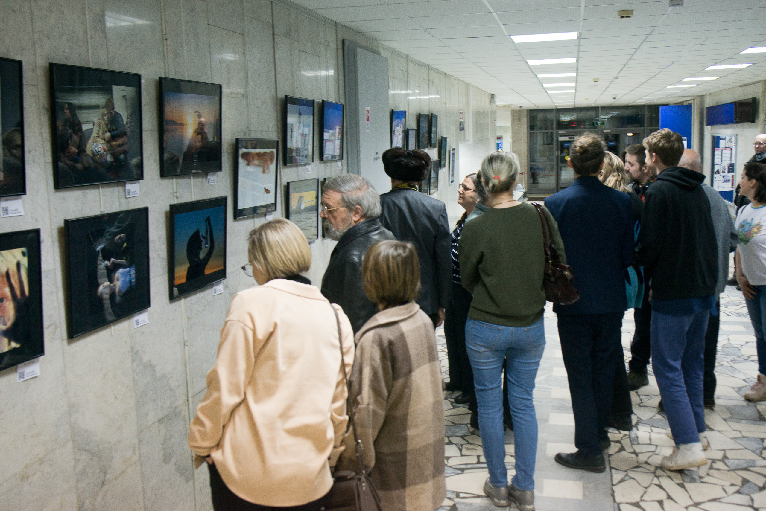 Вернисаж персональной фотовыставки Алексея Михайлова «В поисках смысла ". Портретный фотограф в Москве Алексей Михайлов