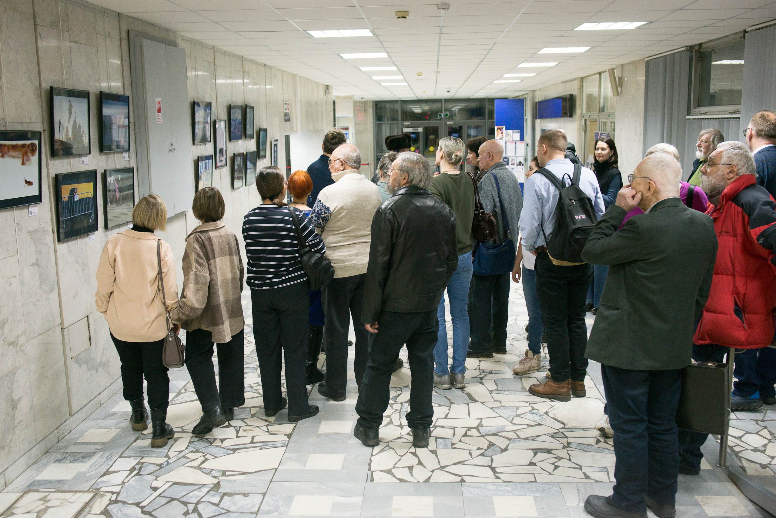 Вернисаж персональной фотовыставки Алексея Михайлова «В поисках смысла ". Портретный фотограф в Москве Алексей Михайлов