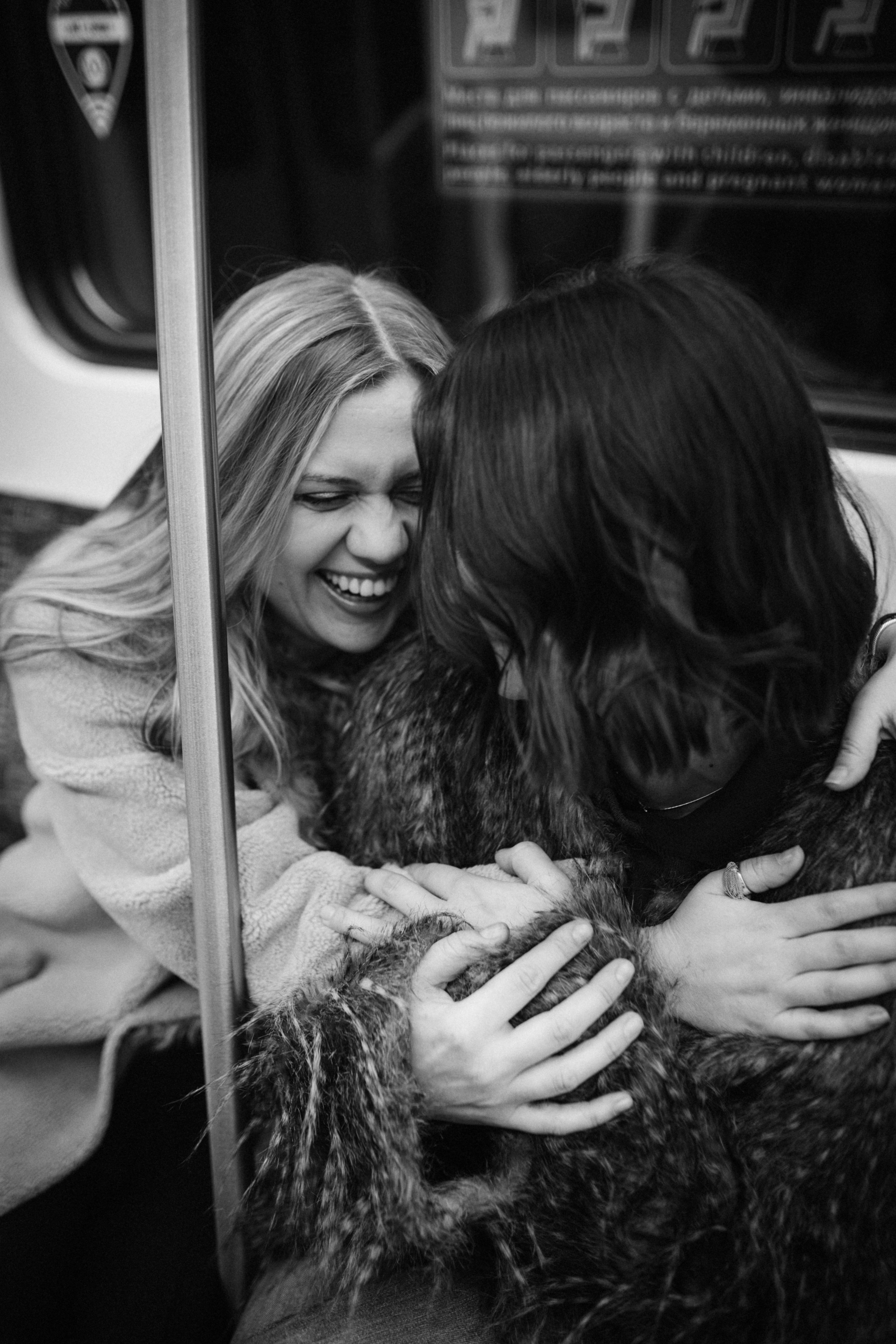 Катя и Кристина в метро. Klerout Photographer