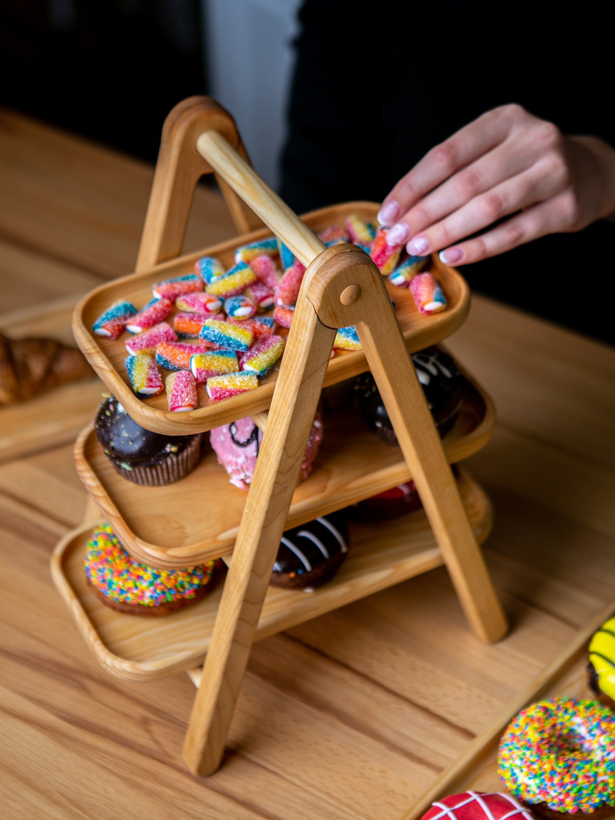 Подносы и этажерки. Контент фотограф, съемка для маркетплейсов, фуд съемка и репортажи в Новосибирске Ралия Галеева