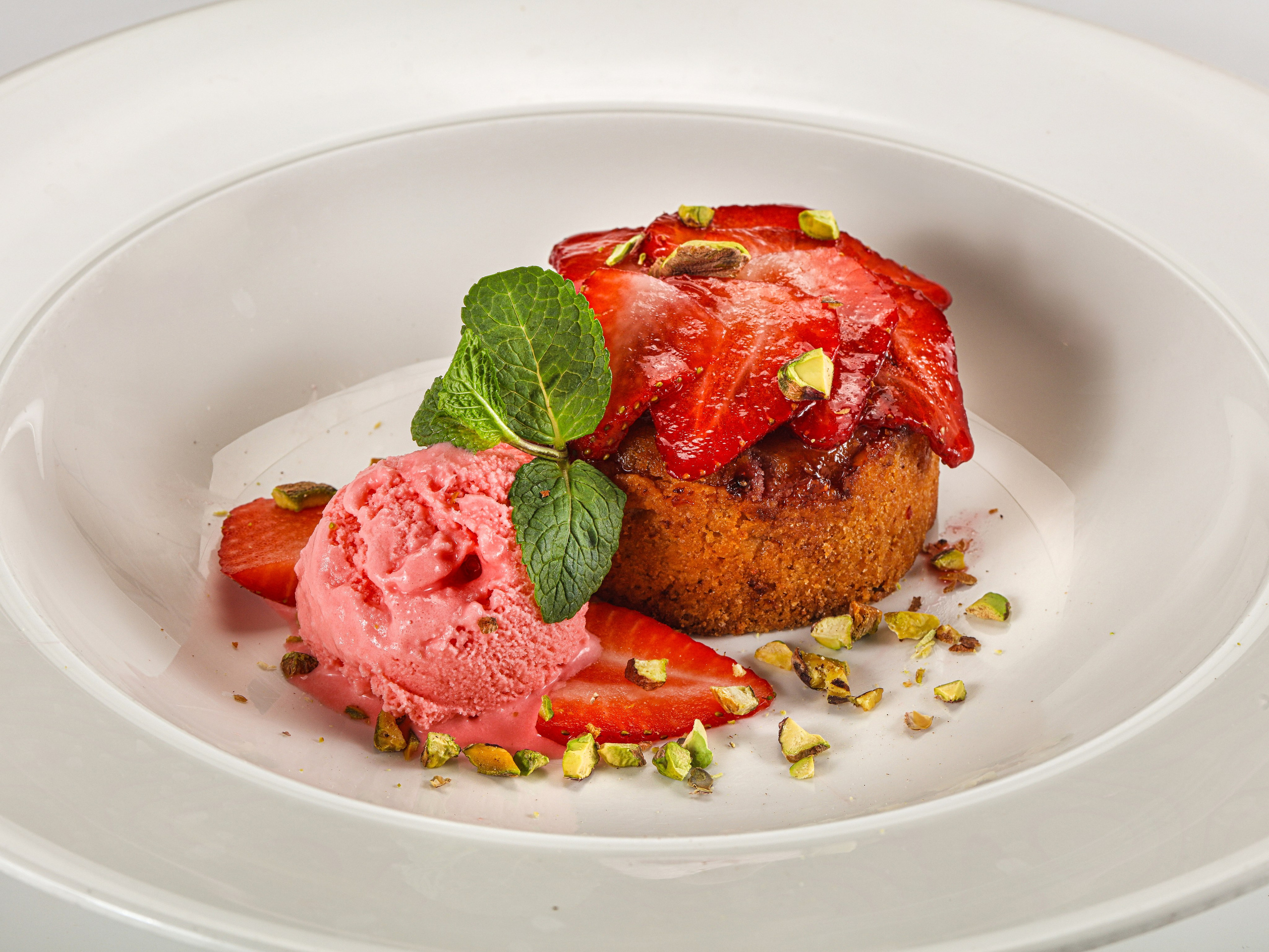 Фотосъемка десертов и выпечки. Заказ по тел.: +7 (906) 006-90-22. Фуд-фотограф Андрей Старостин — съемка еды в Москве. 9000 руб. в час