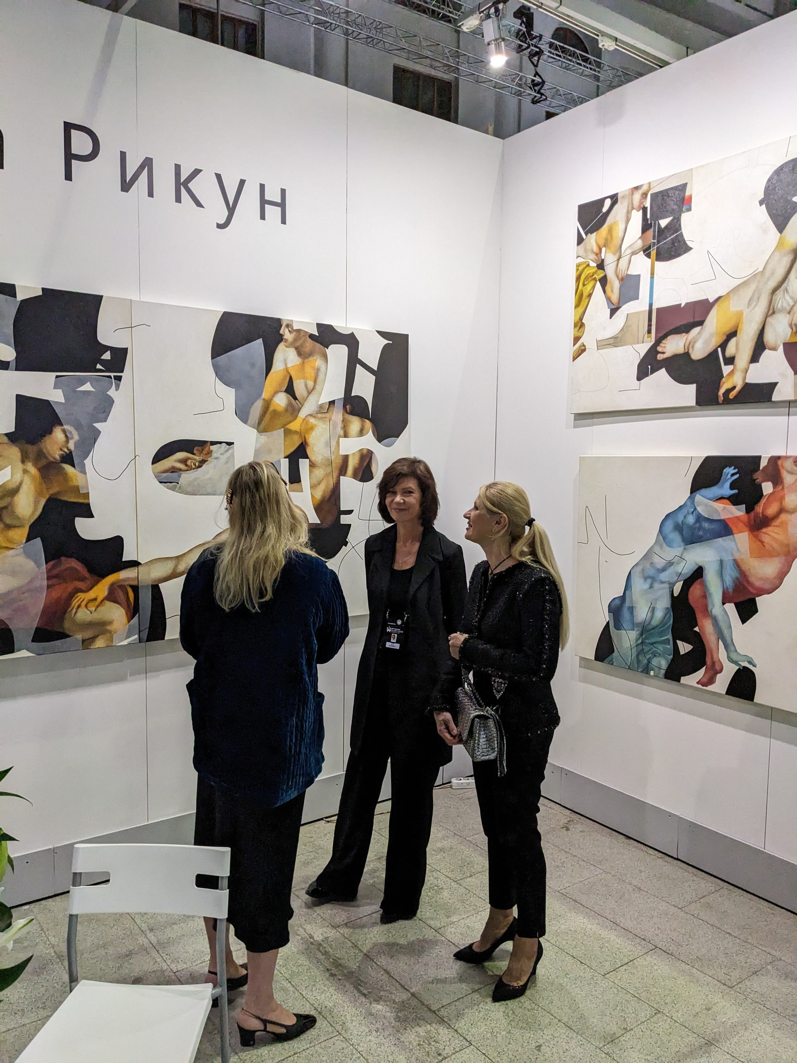 Фото. Художник-абстракционист Ольга Рикун. Москва