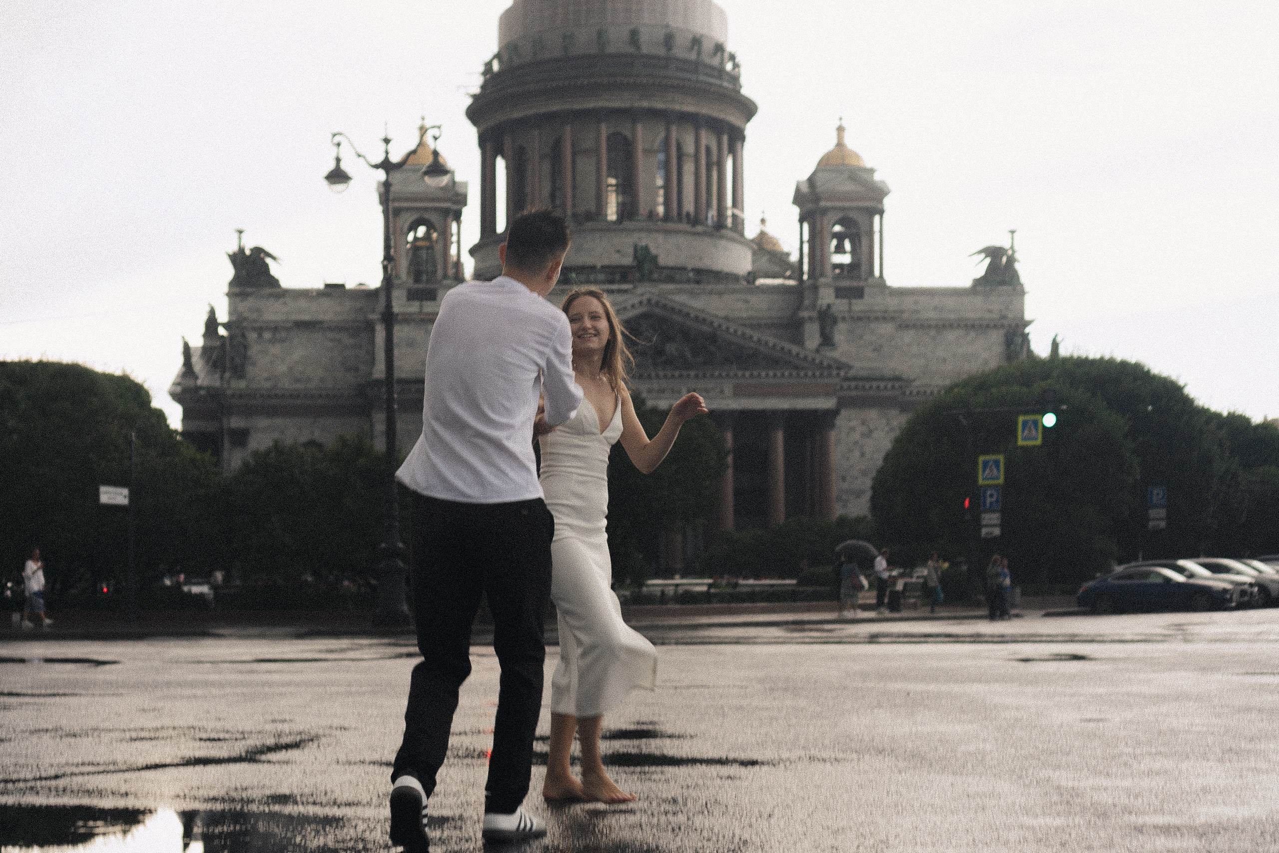 СВАДЕБНАЯ ФОТОСЕСИСИЯ В МЕТРО И ВОЗЛЕ ИСАКИЕВСКОГО СОБОРА В ДОЖДЬ. Профессиональный фотограф, Санкт-Петербург — Виктория Богомолова