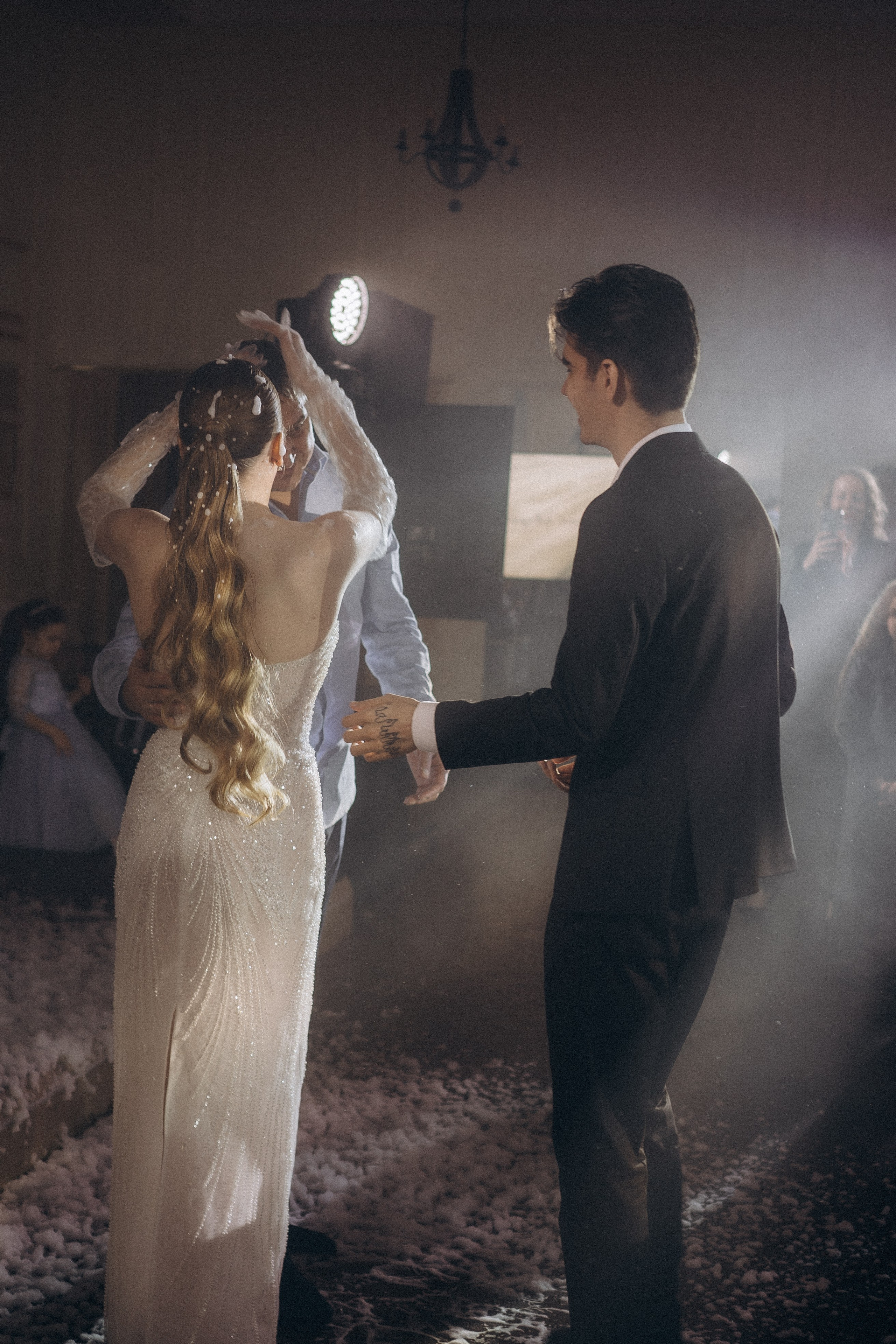 ТАНЕЦ С ПАПОЙ СВАДЕБНМ БАНКЕТЕ (СНЯТО В СИБИРЕ В НИЖНЕВАРТОВСКЕ). Профессиональный фотограф, Санкт-Петербург — Виктория Богомолова