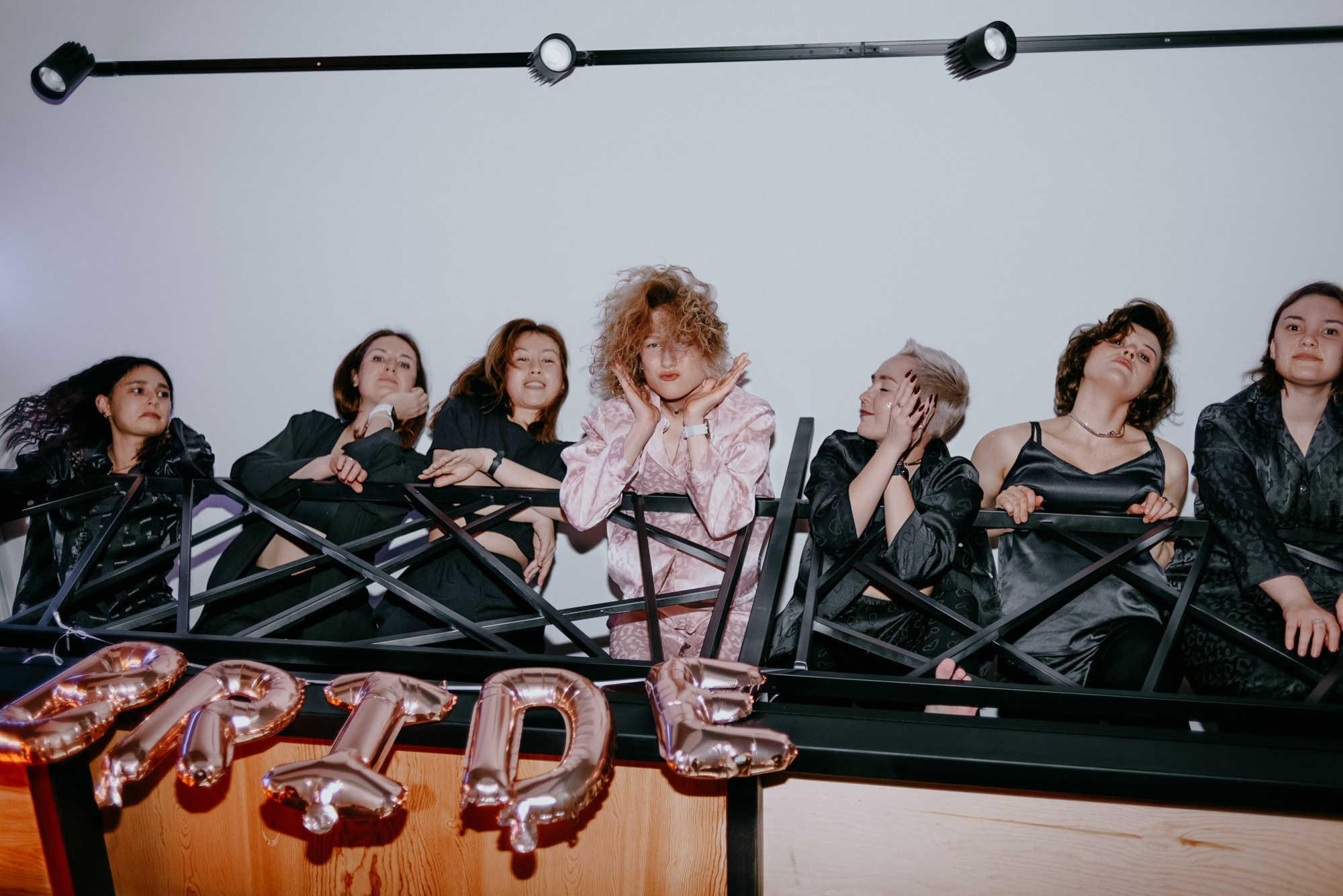 Фотограф на девичник в Тюмени — репортажная съемка праздника. Портретный фотограф Тюмень Дарья Мустафина